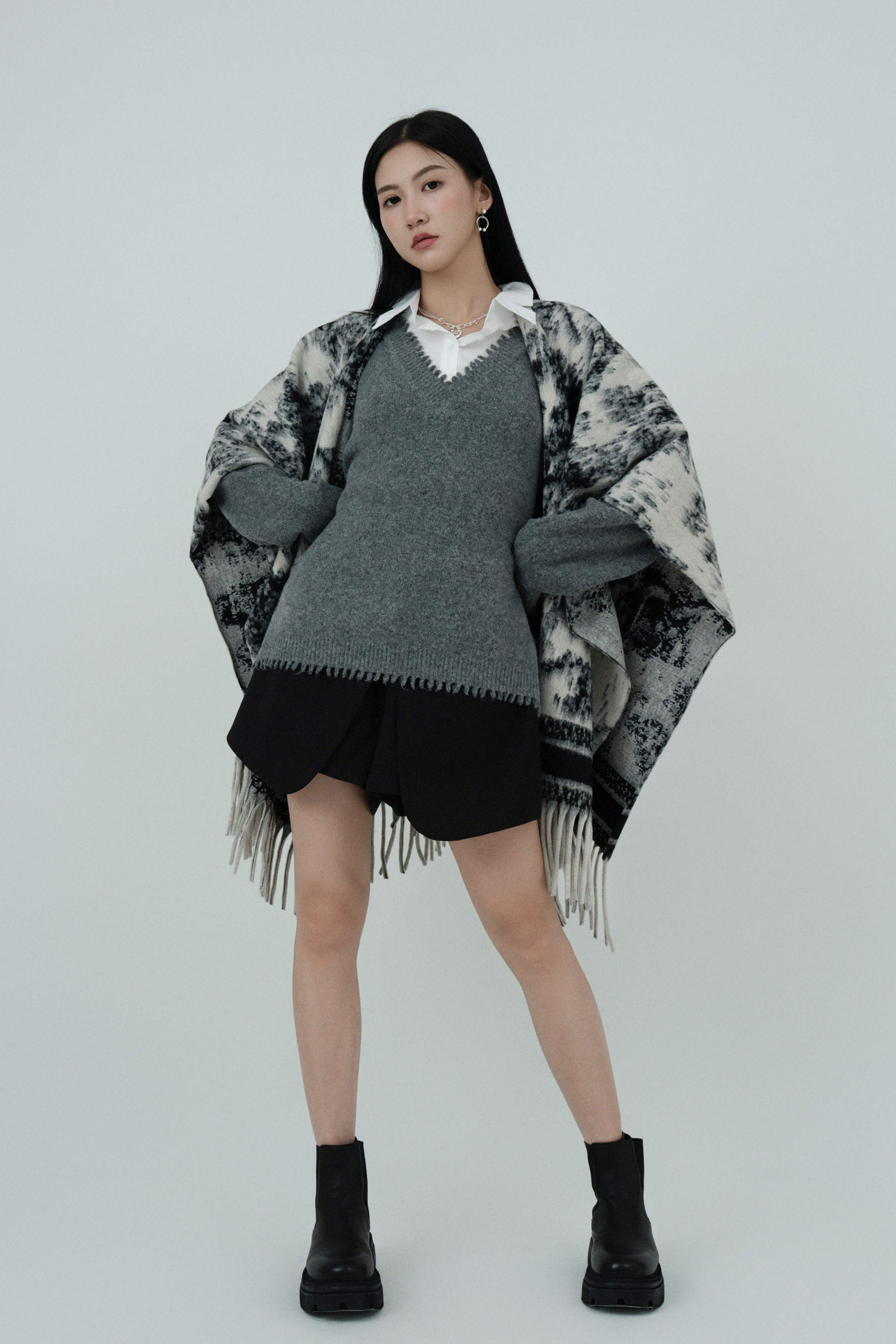 FW24_0187（披肩＋上衣＋短褲）