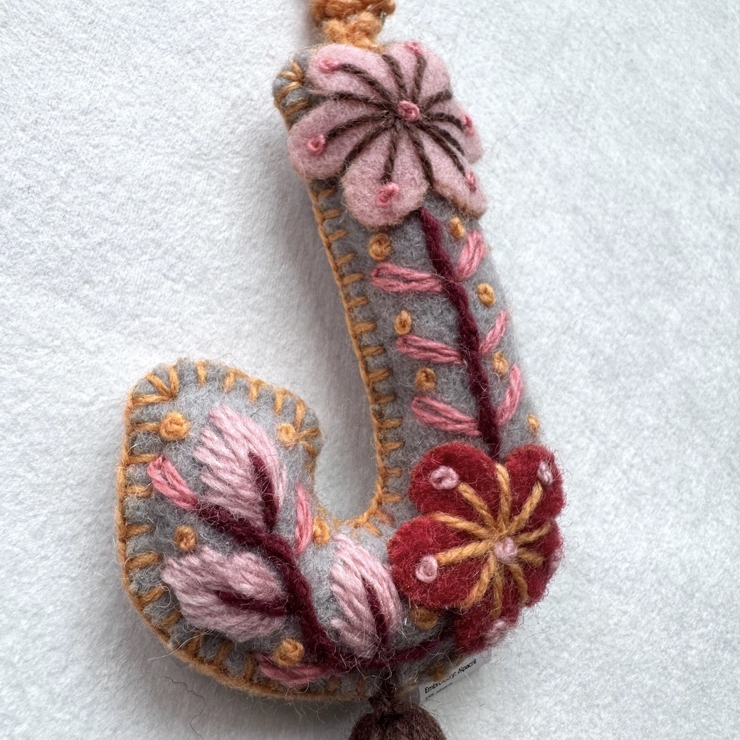 J | 字母吊飾 (流蘇款)