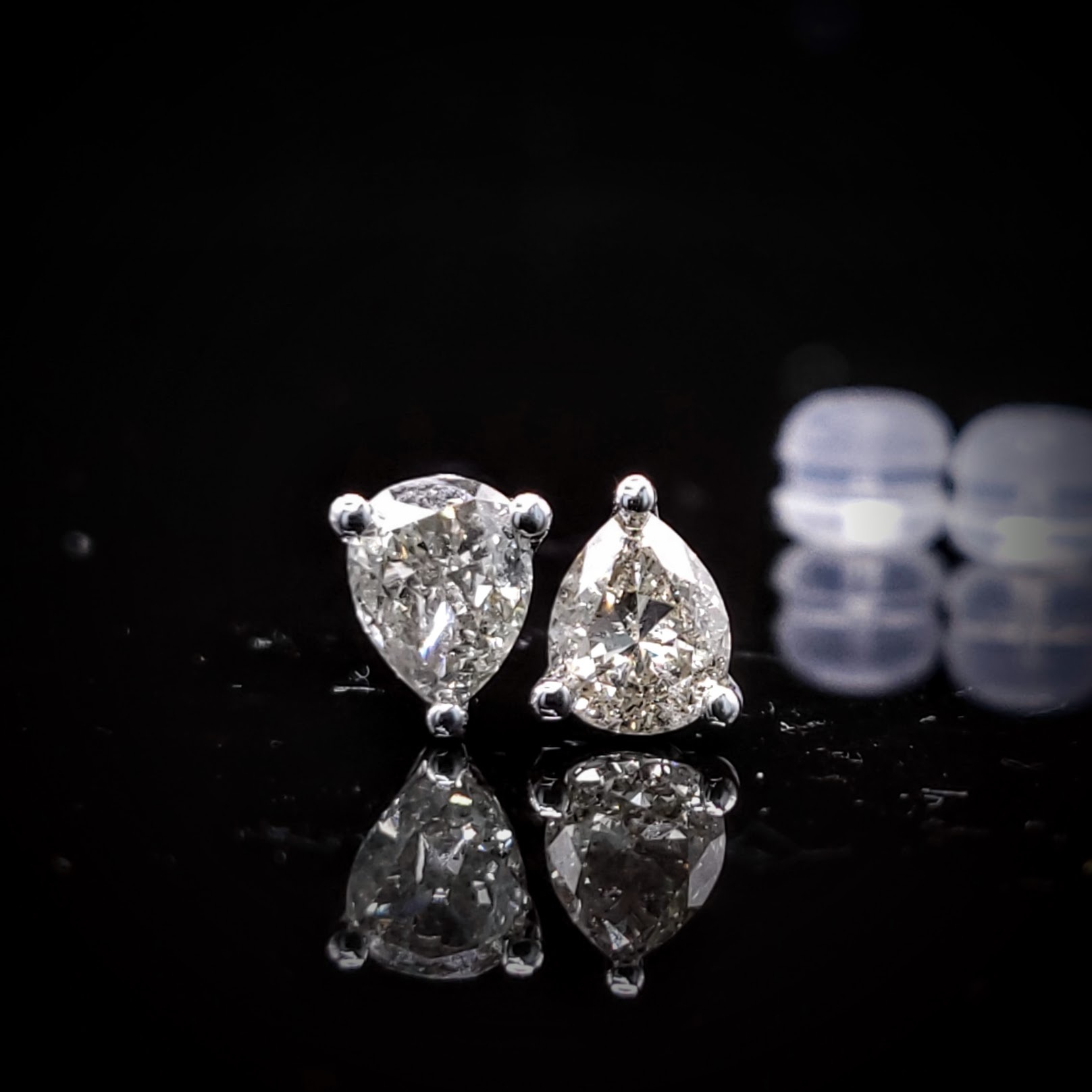 全新18K白金【主石95份梨形鑽石】耳環