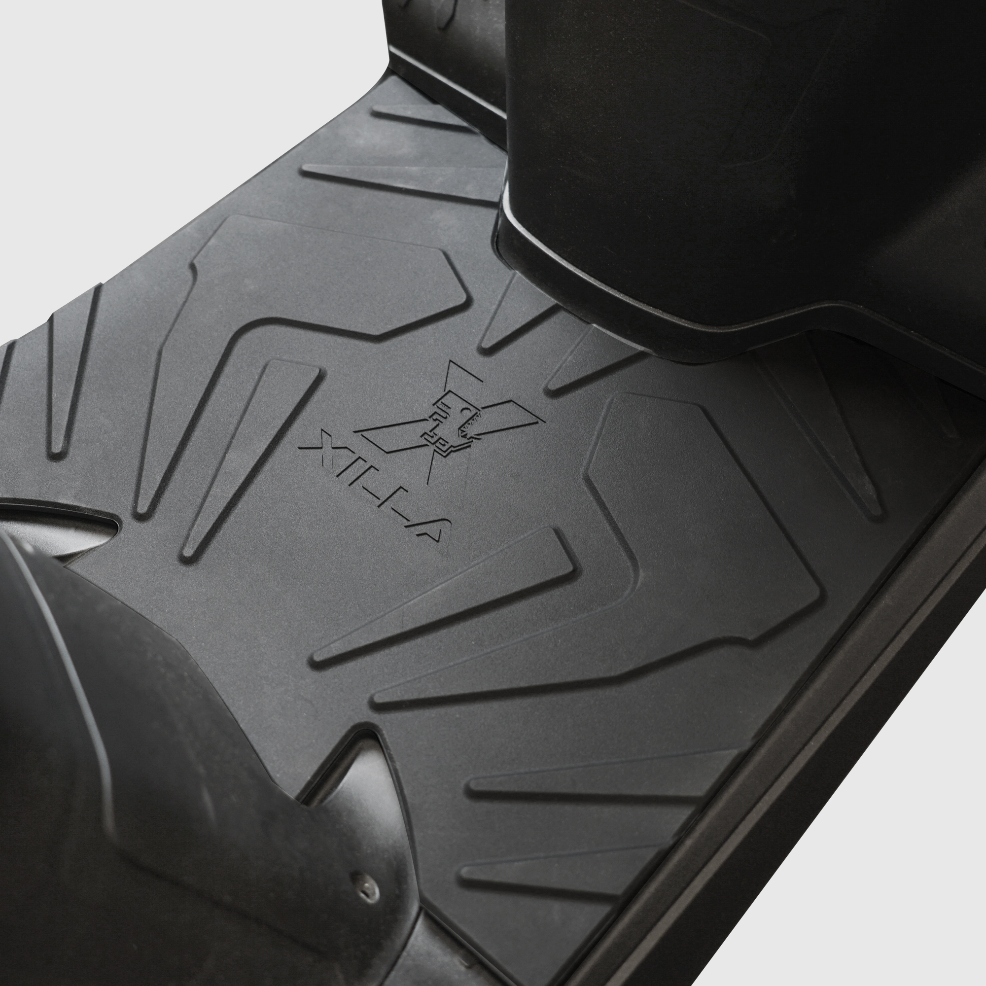 SYM MMBCU 158｜獠牙造型止滑腳踏墊