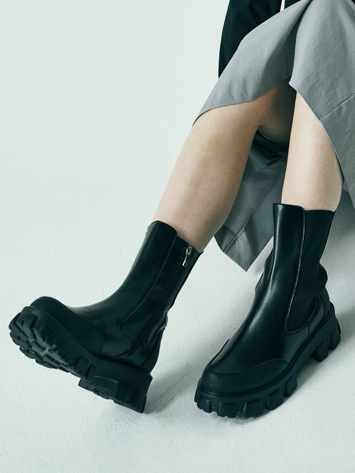 SALT AND CHOCOLATE Chunky Sole Chelsea Boots