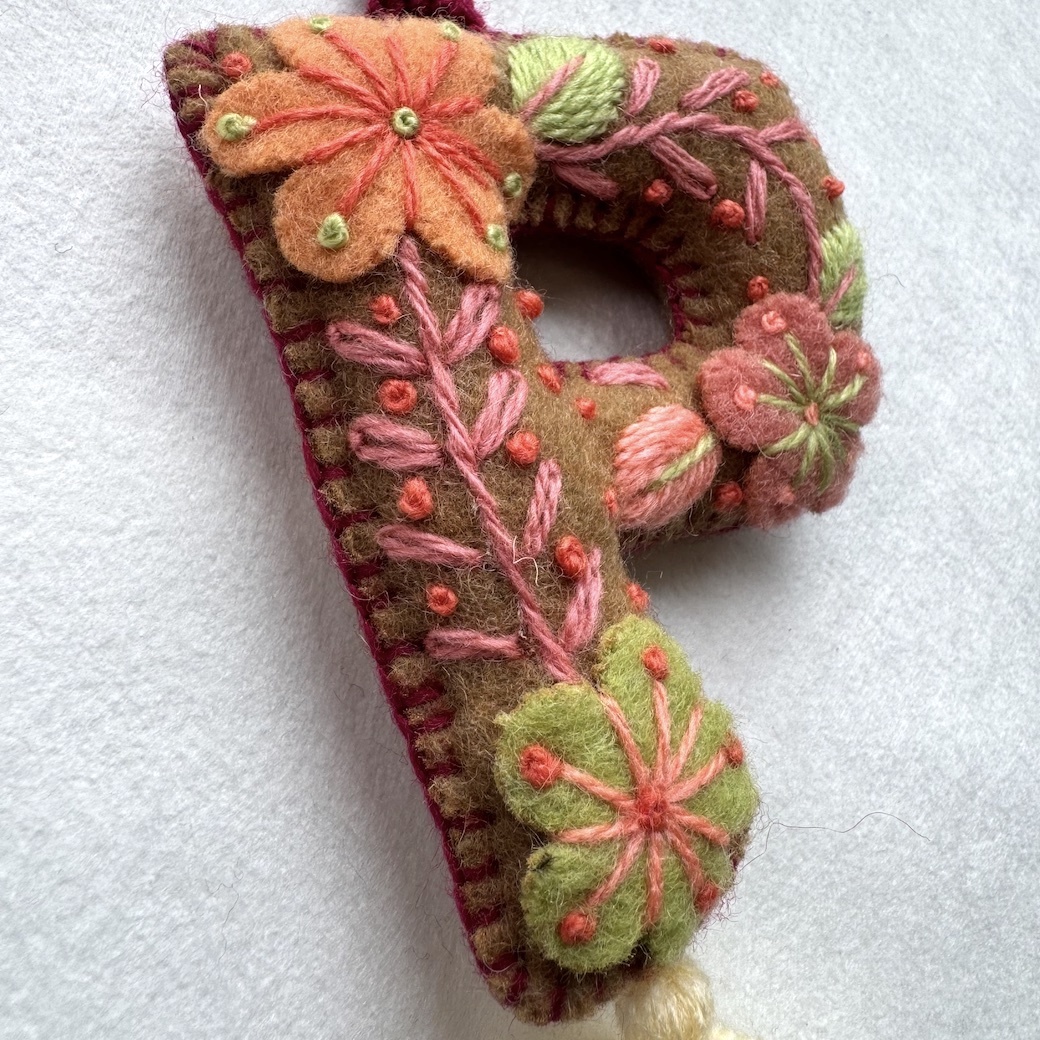 P | 字母吊飾 (流蘇款)