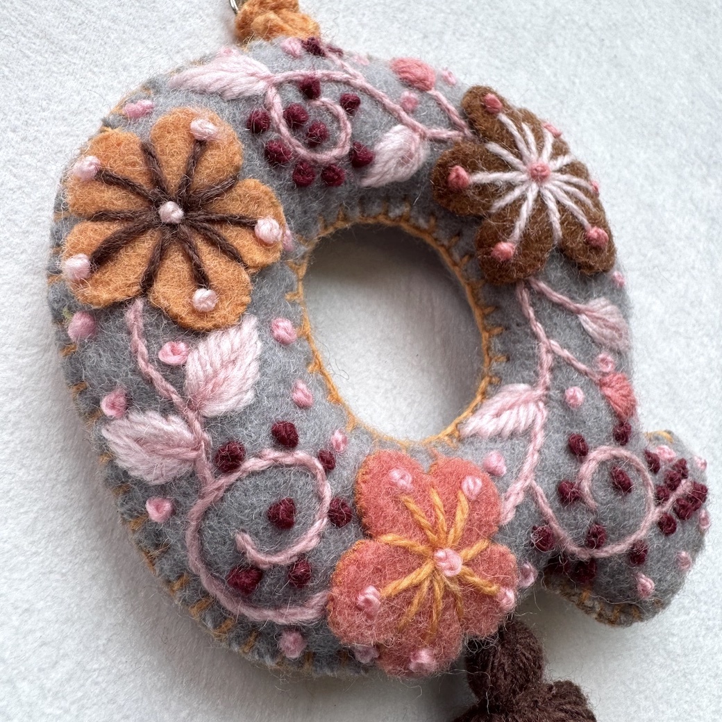 Q | 字母吊飾 (流蘇款)