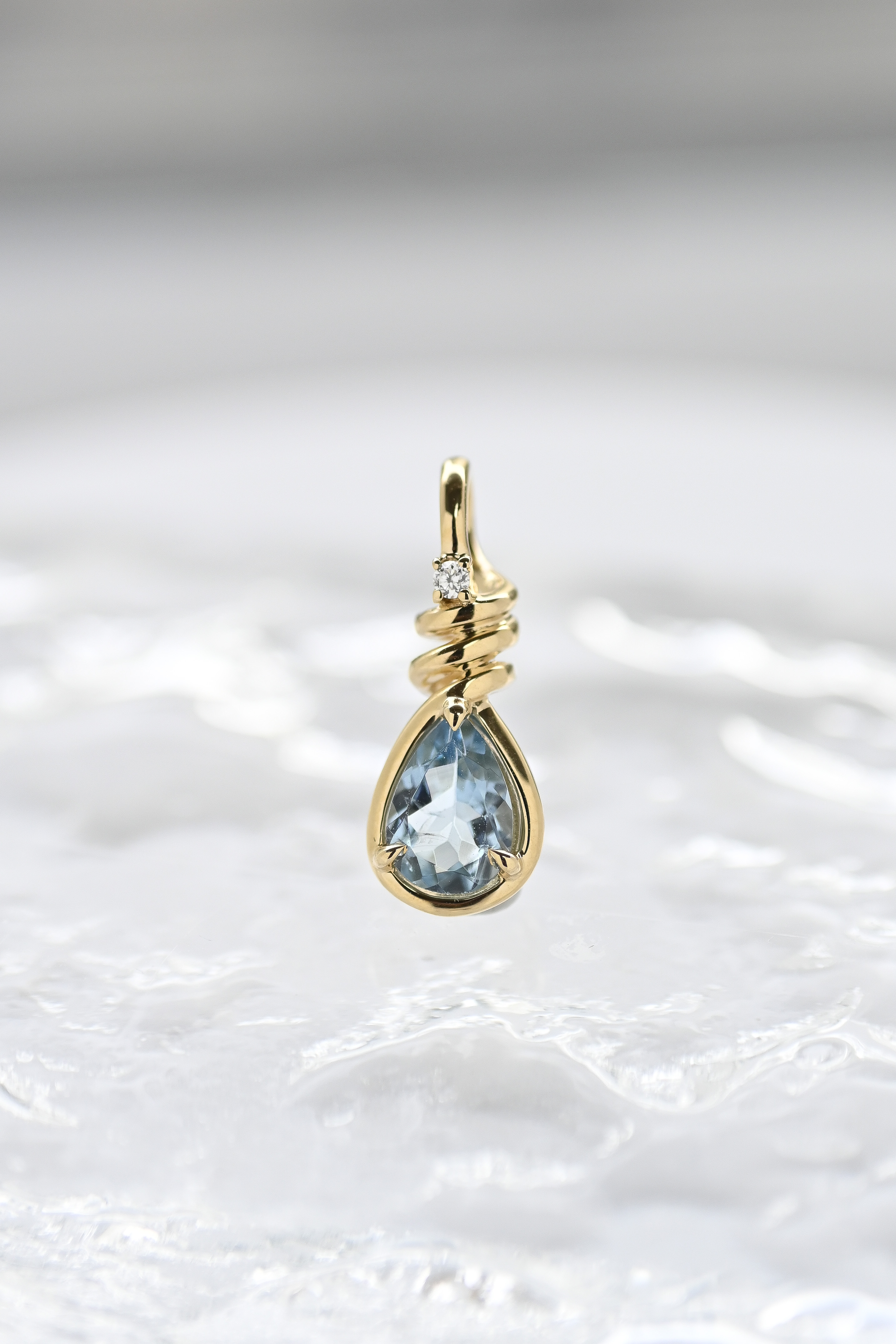 18K Pear shape Aquamarine / Morganite Pendant