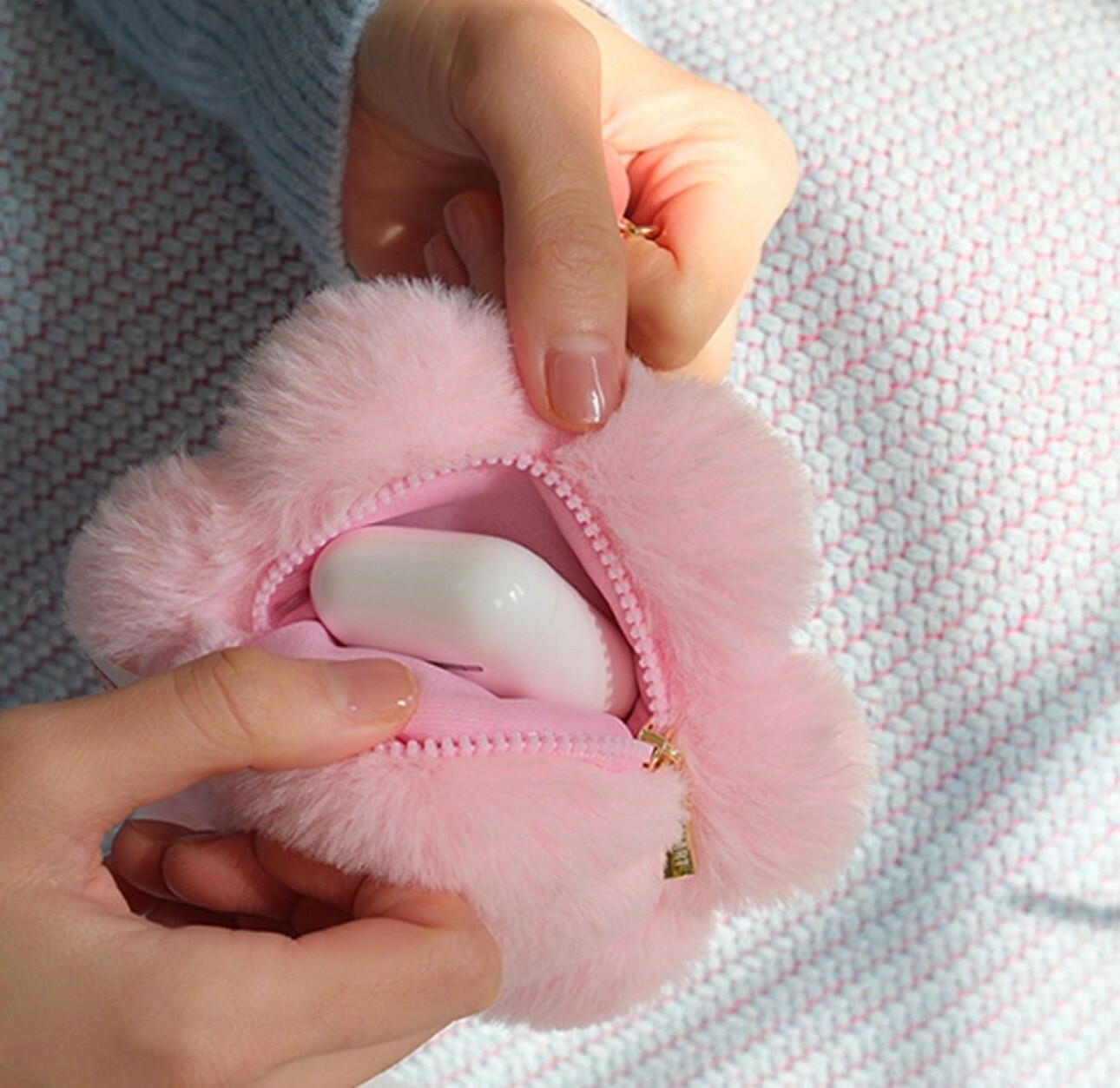 POP MART POPMART 泡泡瑪特 LABUBU Originals  哭娃 傷心俱樂部 毛絨花朵  矽膠耳機包 拉布布