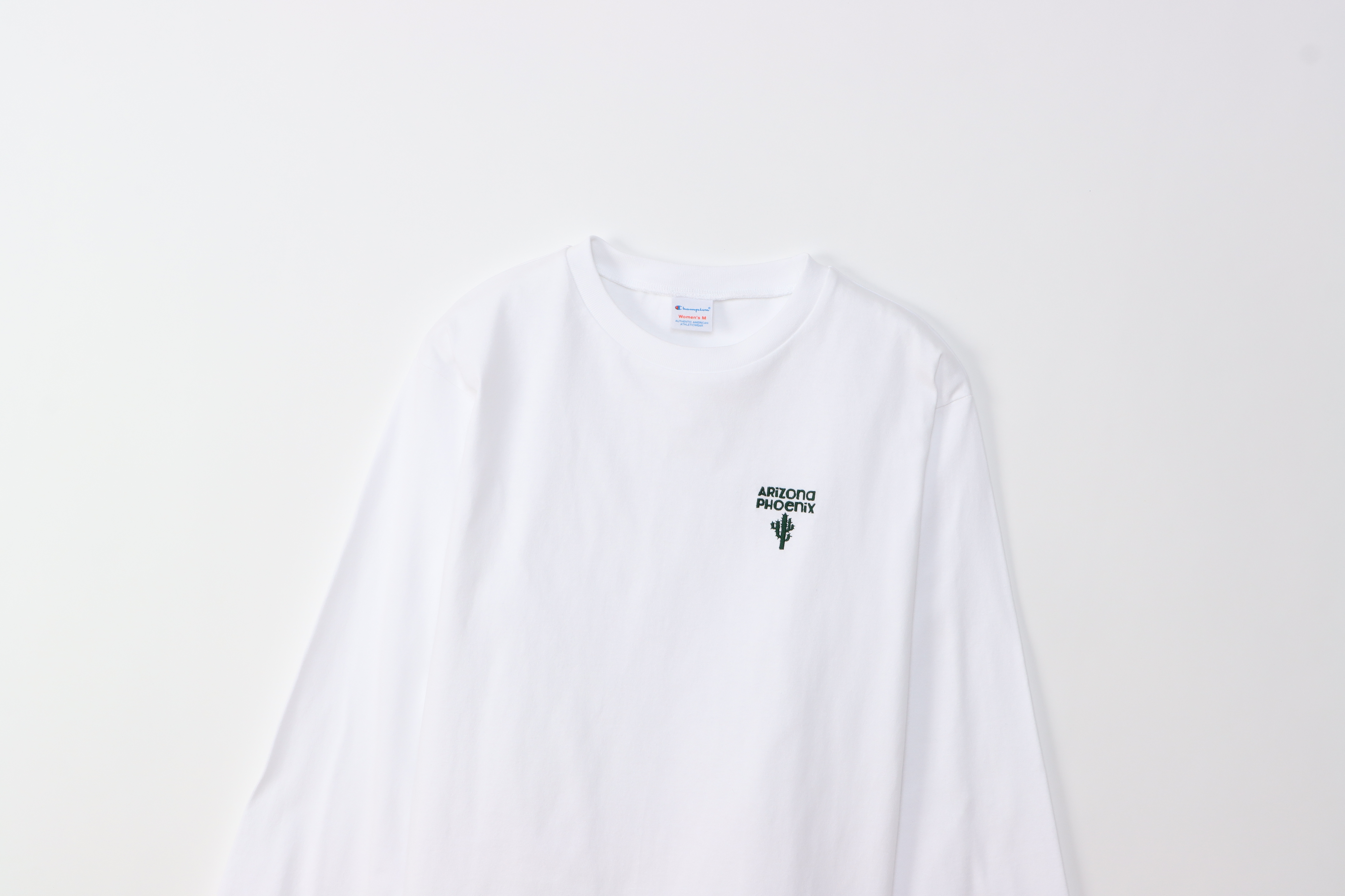 女款- CASUAL刺繡地名LOGO 長袖上衣-白色（CW-W405-010）