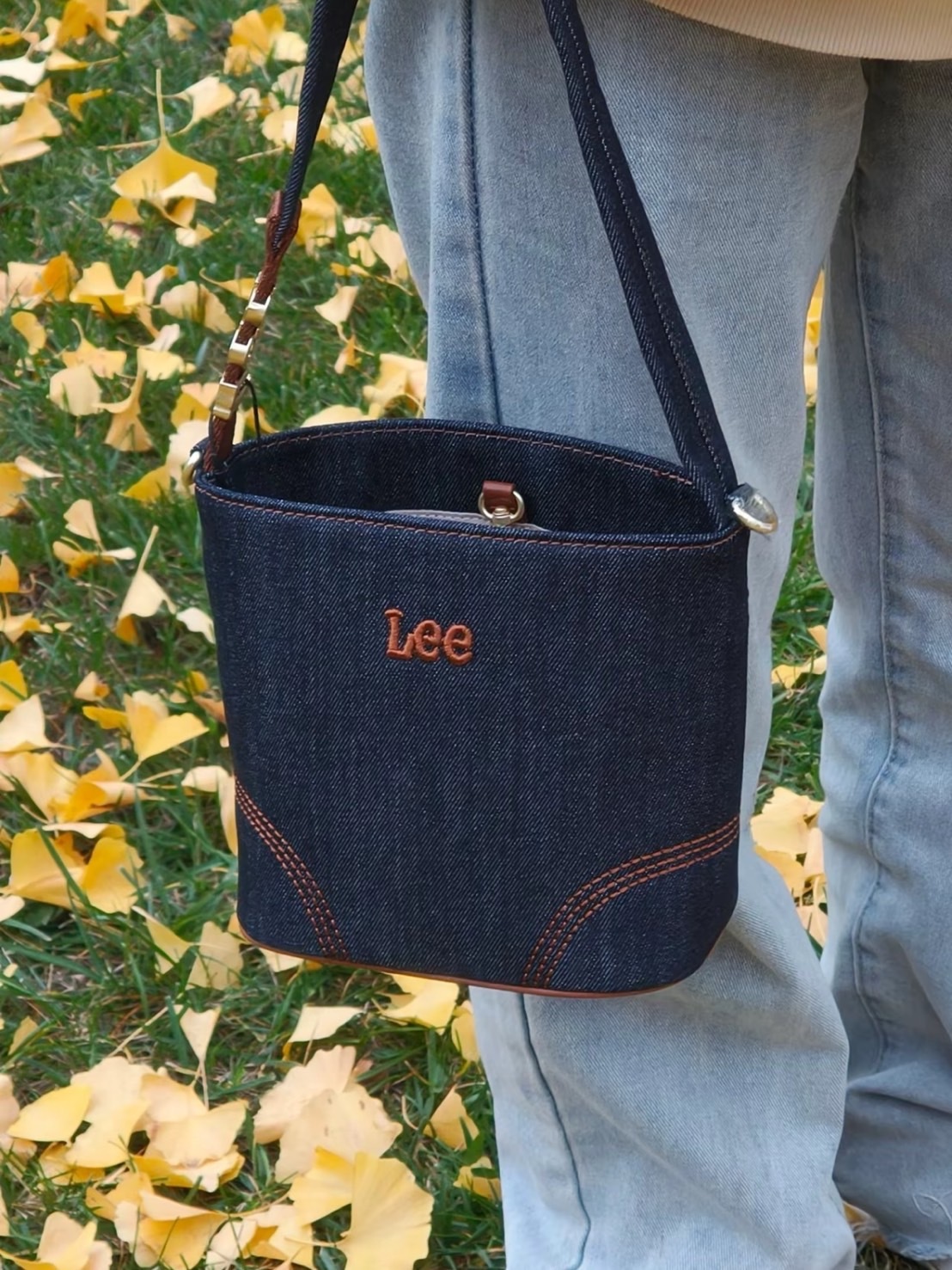 LEE 腋下包水桶包單肩包 原牛色 LE240070M-526