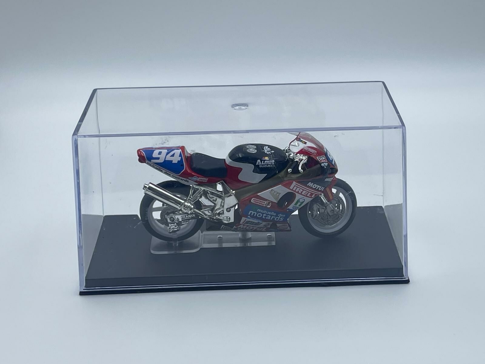 DEAGOSTINI 1/24 SUZUKI GSX-R 1000 C.GUYOT/S.SCARNATO/N.DUSSAUGE 2001 #94