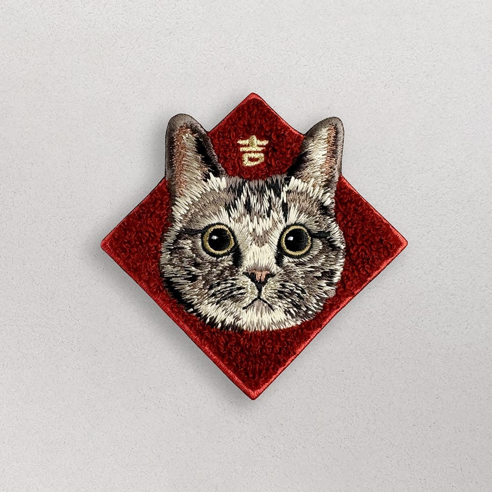 小寶虎斑貓 三花米克斯 貓咪 春聯刺繡貼紙｜ Sin意工作室