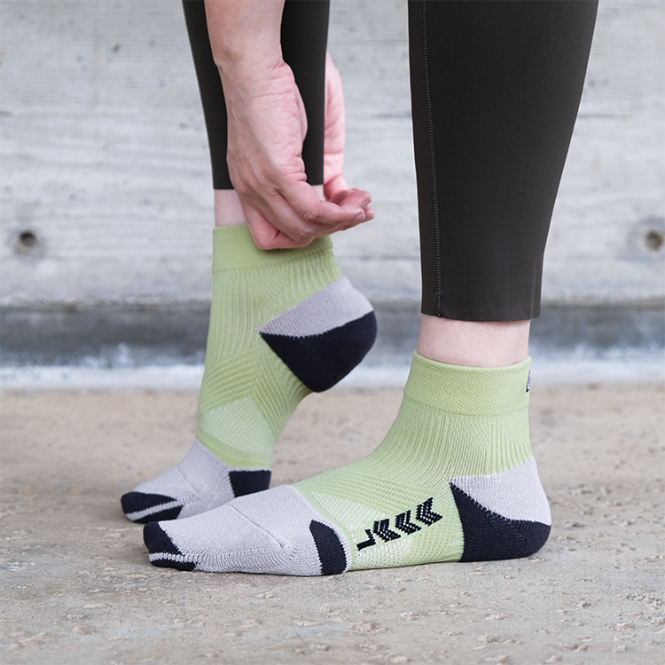 CHEGO赤足感機能襪，馬拉松專用襪，女款酪梨綠