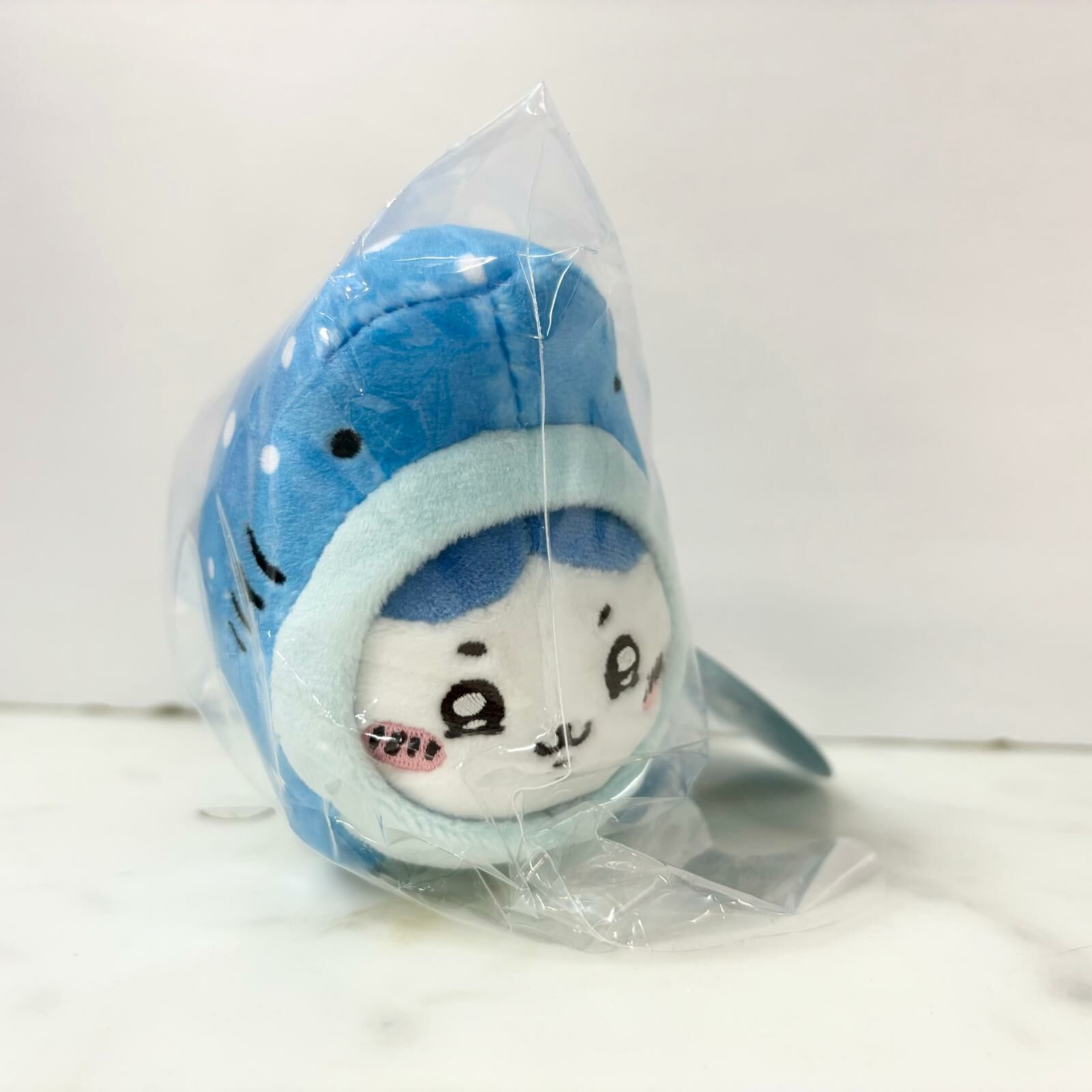 （CHIIKAWA 東京限定） Chiikawa 吉伊卡哇 周邊產品 - 水族館 鯨鯊 公仔掛飾- 小八 (4582662929265)