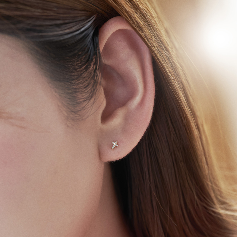 18K金精緻十字架鑽石耳環