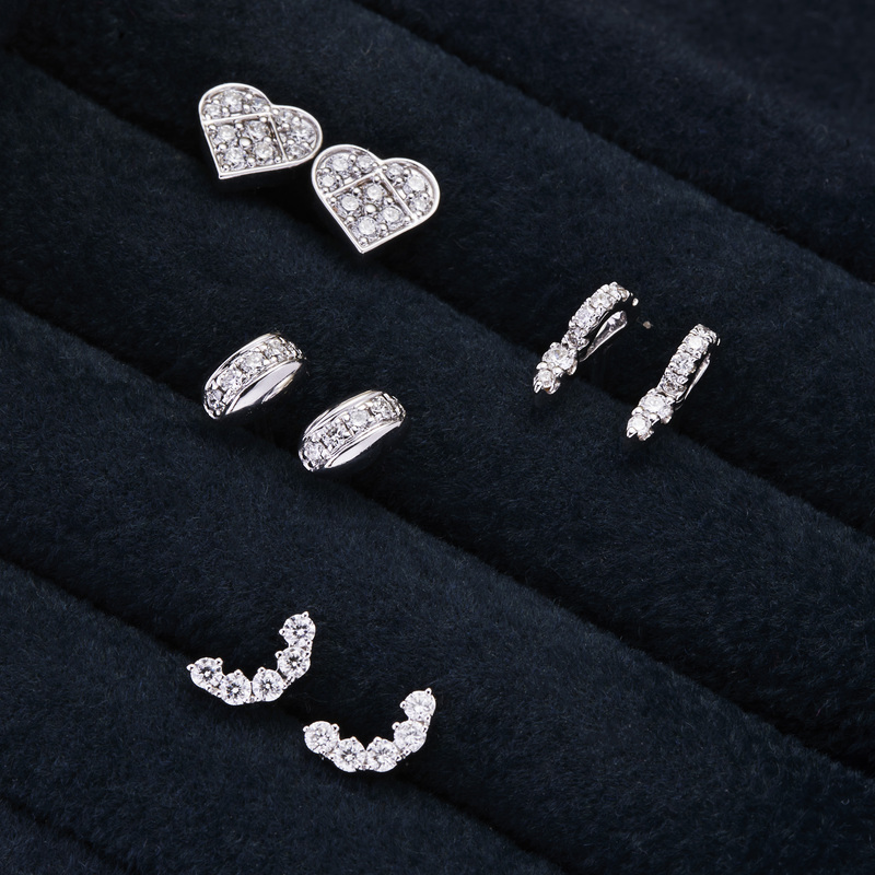 18K金心形鑽石耳環