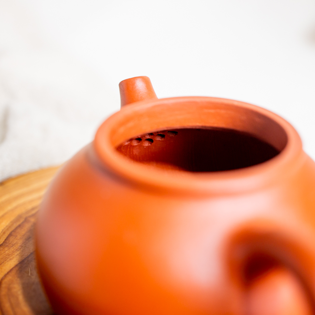 朱泥小品壺－容天