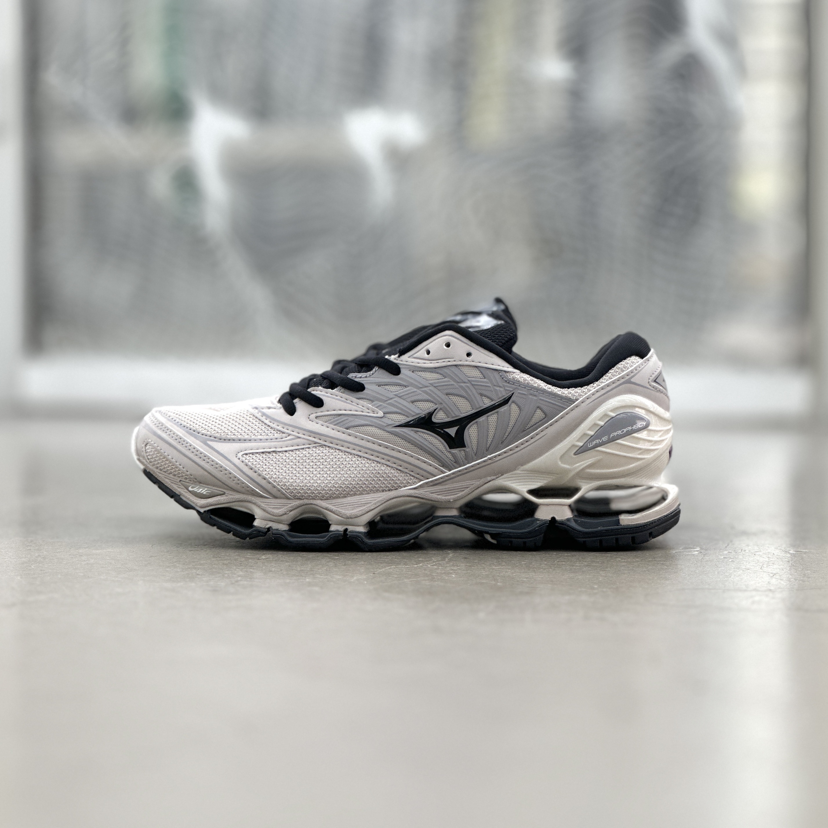 Mizuno Wave Prophecy LS Silver Cloud