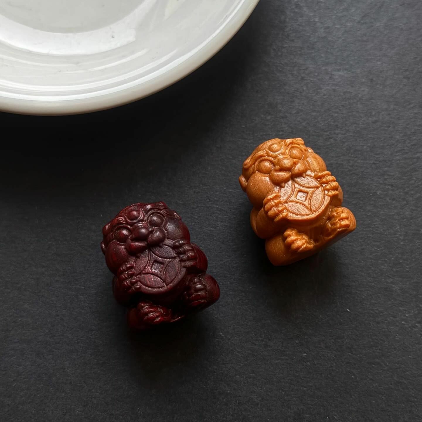 [原石] 檀木 吞金獸 通孔串珠配件