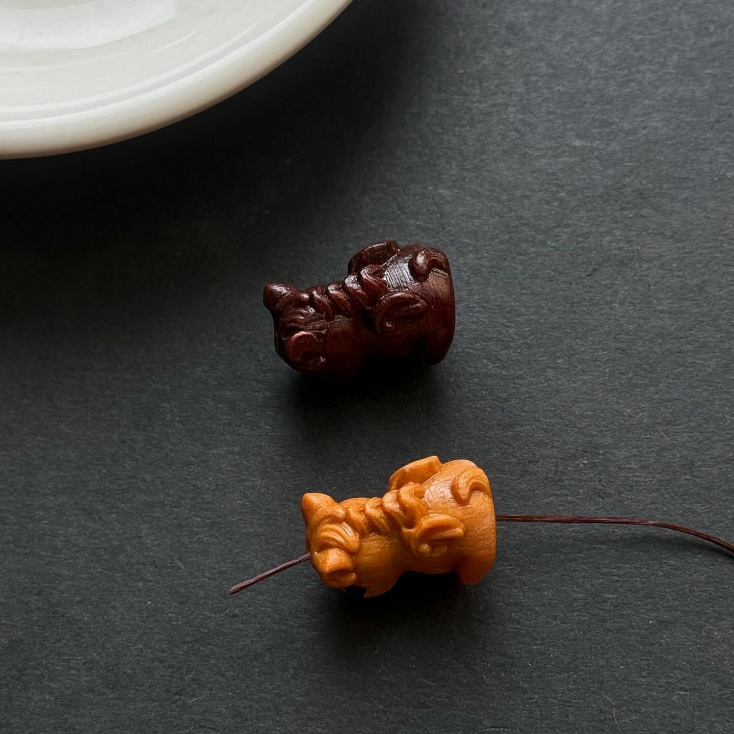 [原石] 檀木 獨角獸 通孔串珠配件