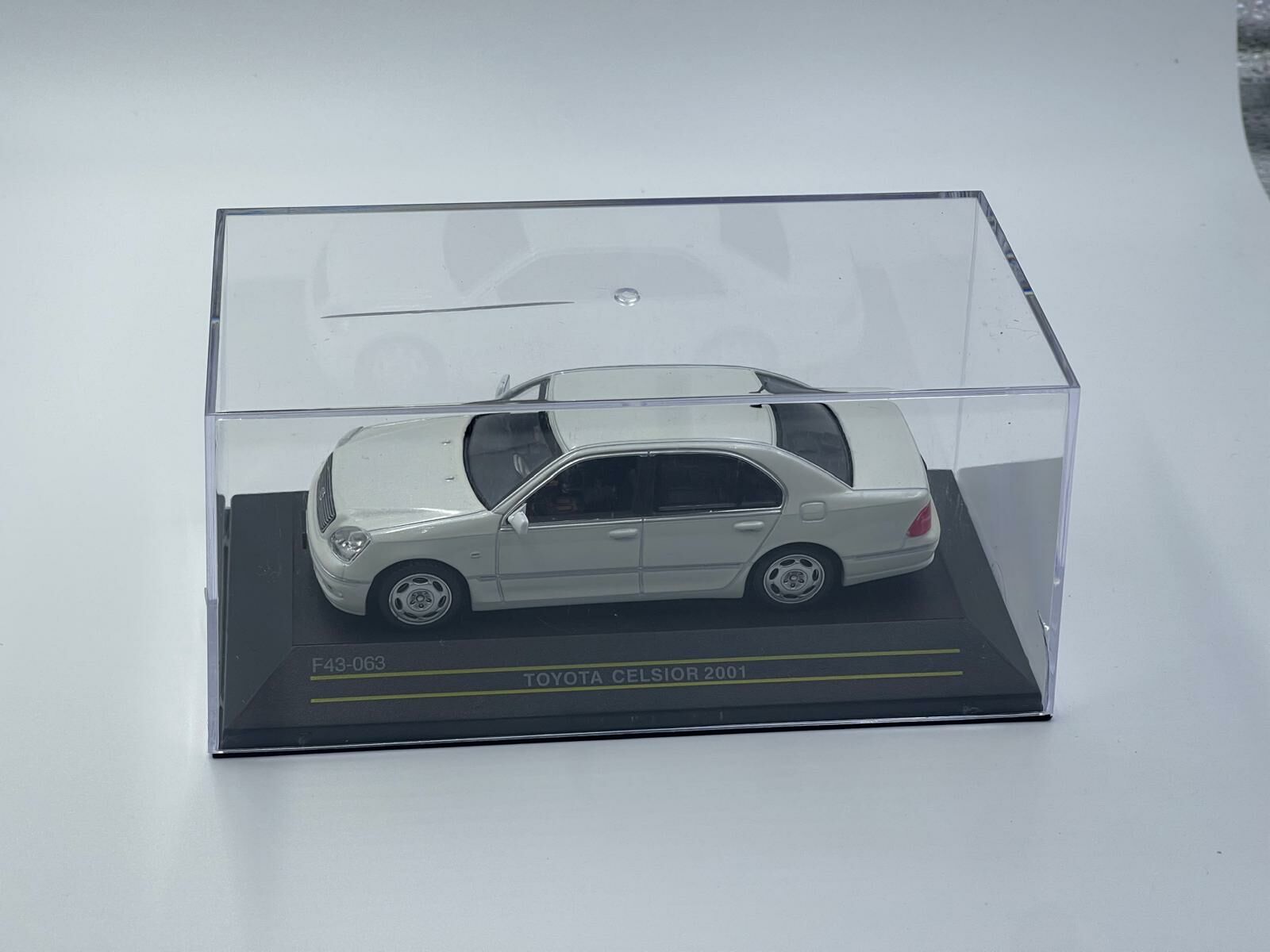 FIRST:43 1/43 TOYOTA CELSIOR 2001 PEARL WHITE