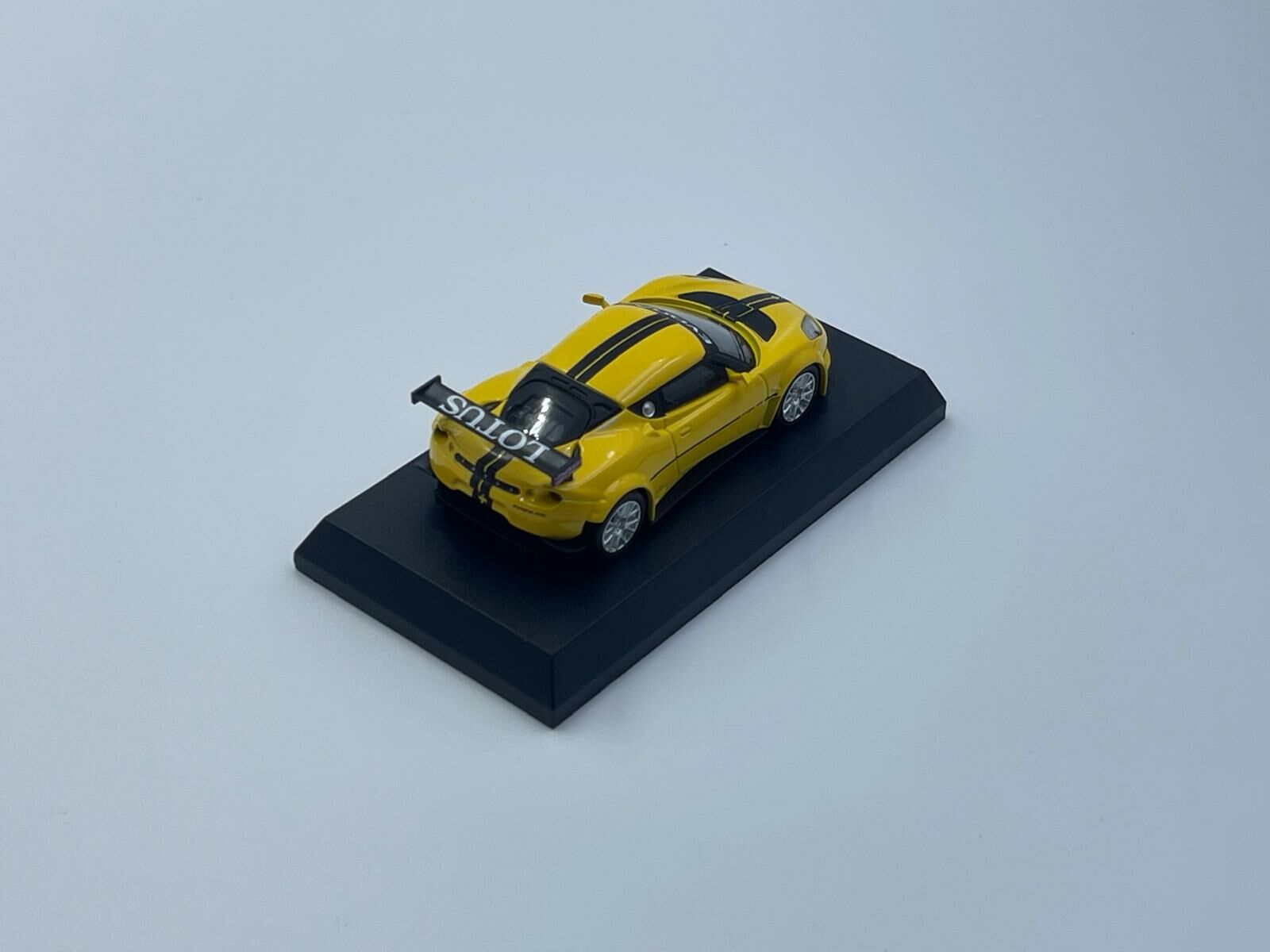 KYOSHO LOTUS EVORA GTC YELLOW