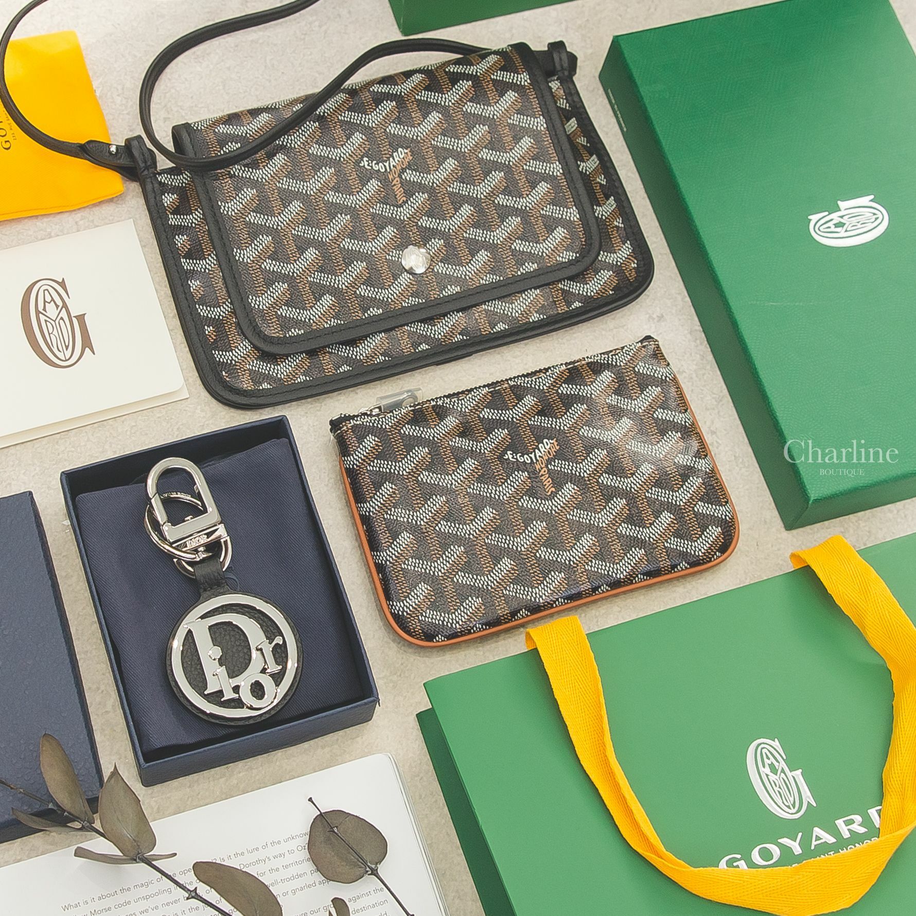 Goyard Sénat Mini Pouch 黑色拼咖啡色滾邊迷你拉鍊零錢包,Goyard Plumet Pocket Wallet 黑色帆布小牛皮肩背包,Dior 黑色粒面小牛皮銀色Dior圓型鑰匙圈-Charline Boutique 精品代購