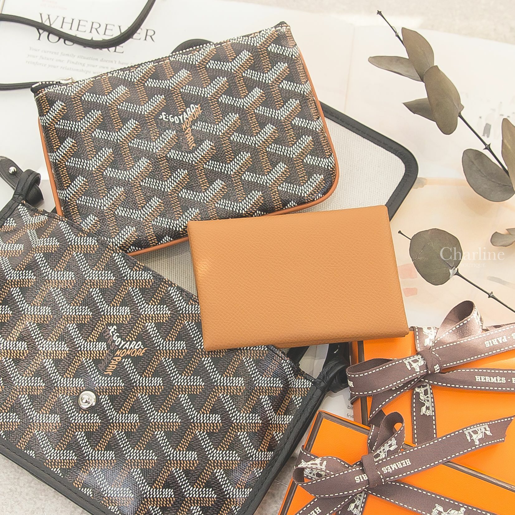 Goyard Sénat Mini Pouch 黑色拼咖啡色滾邊迷你拉鍊零錢包,Goyard Plumet Pocket Wallet 黑色帆布小牛皮肩背包,Hermès Calvi Duo 焦糖色卡片夾-Charline Boutique 精品代購