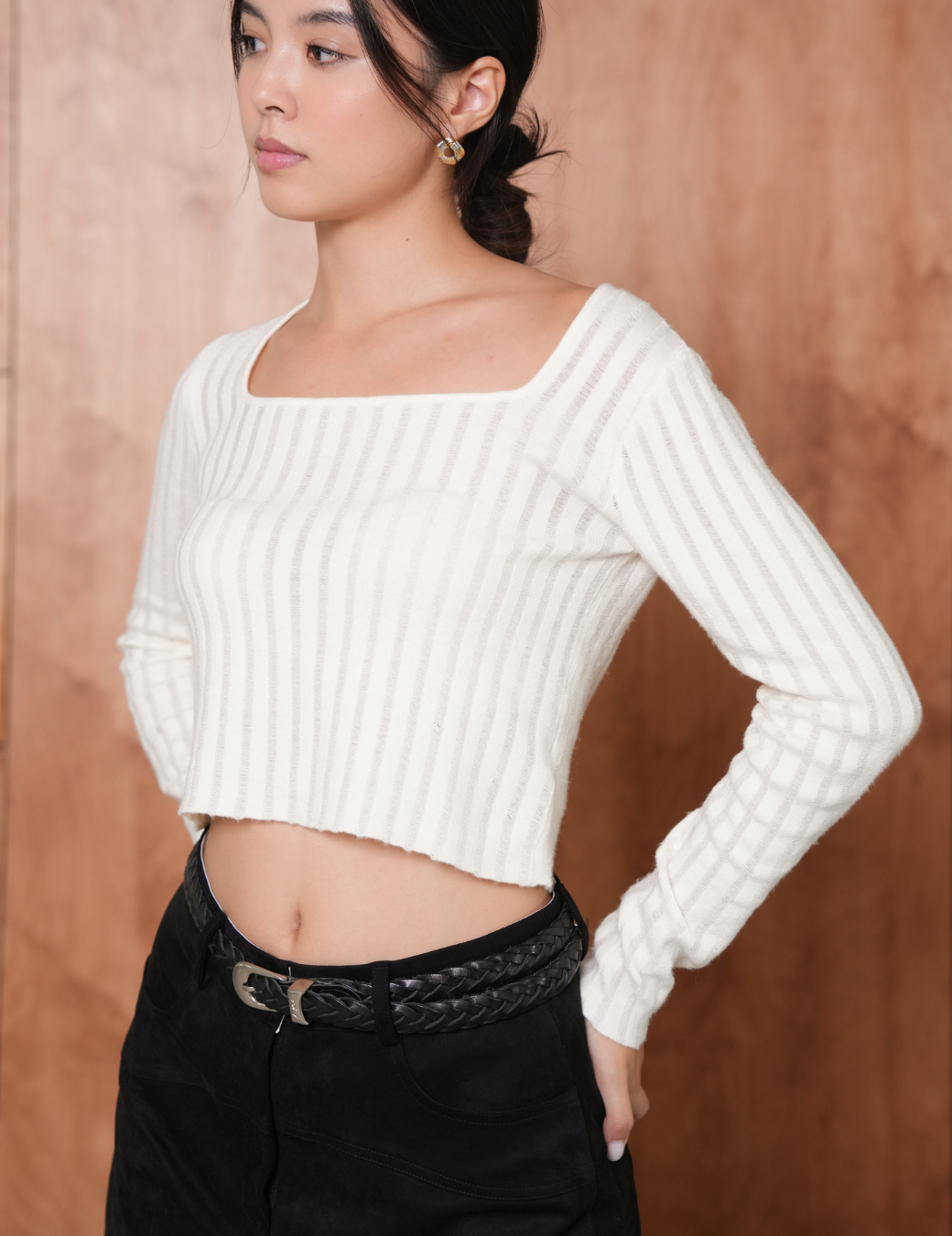 簍空設計方領上衣（杏白色）