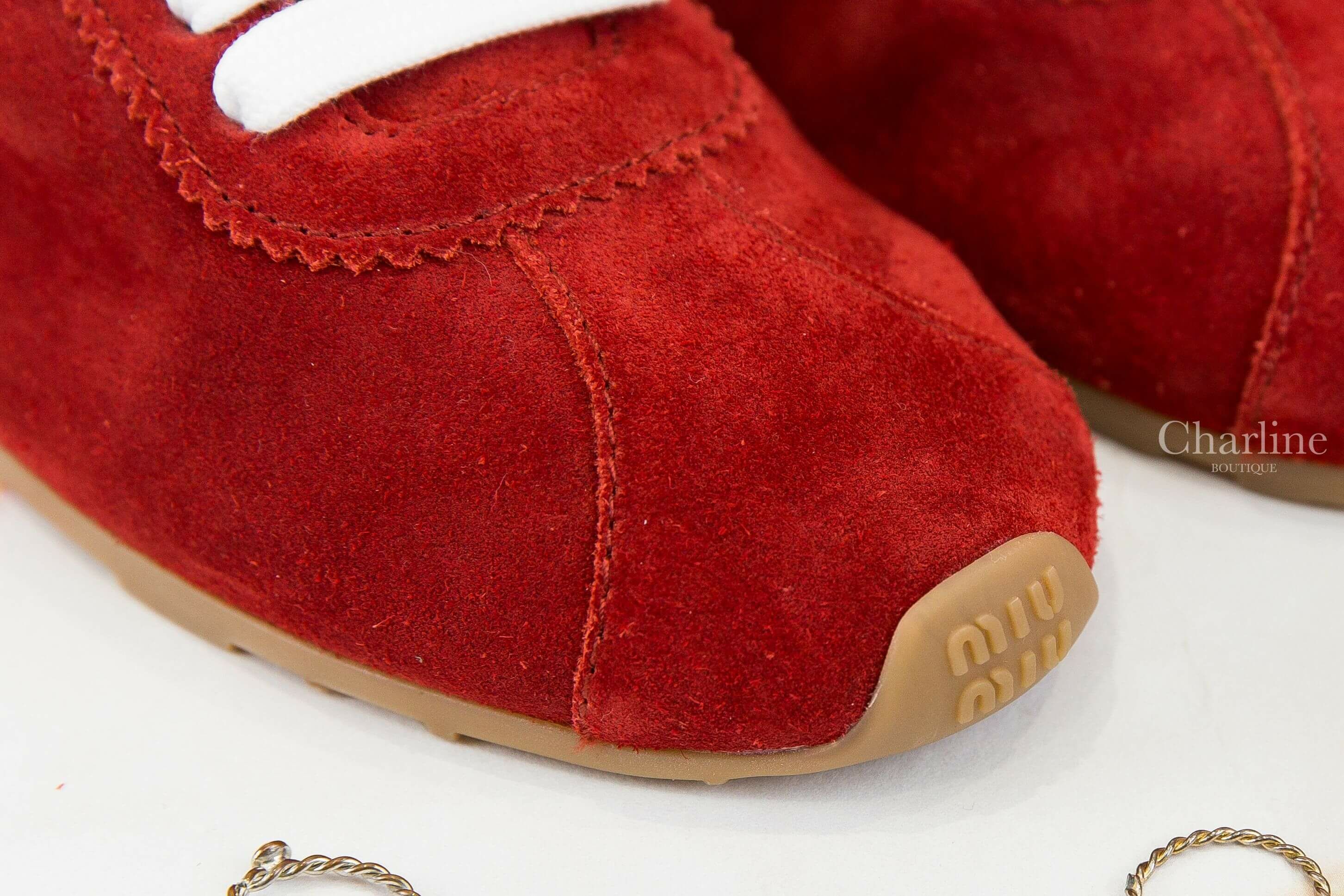 Miu Miu Plume Suede Sneakers 猩紅色麂皮棕白色皮革飾邊黑字運動鞋