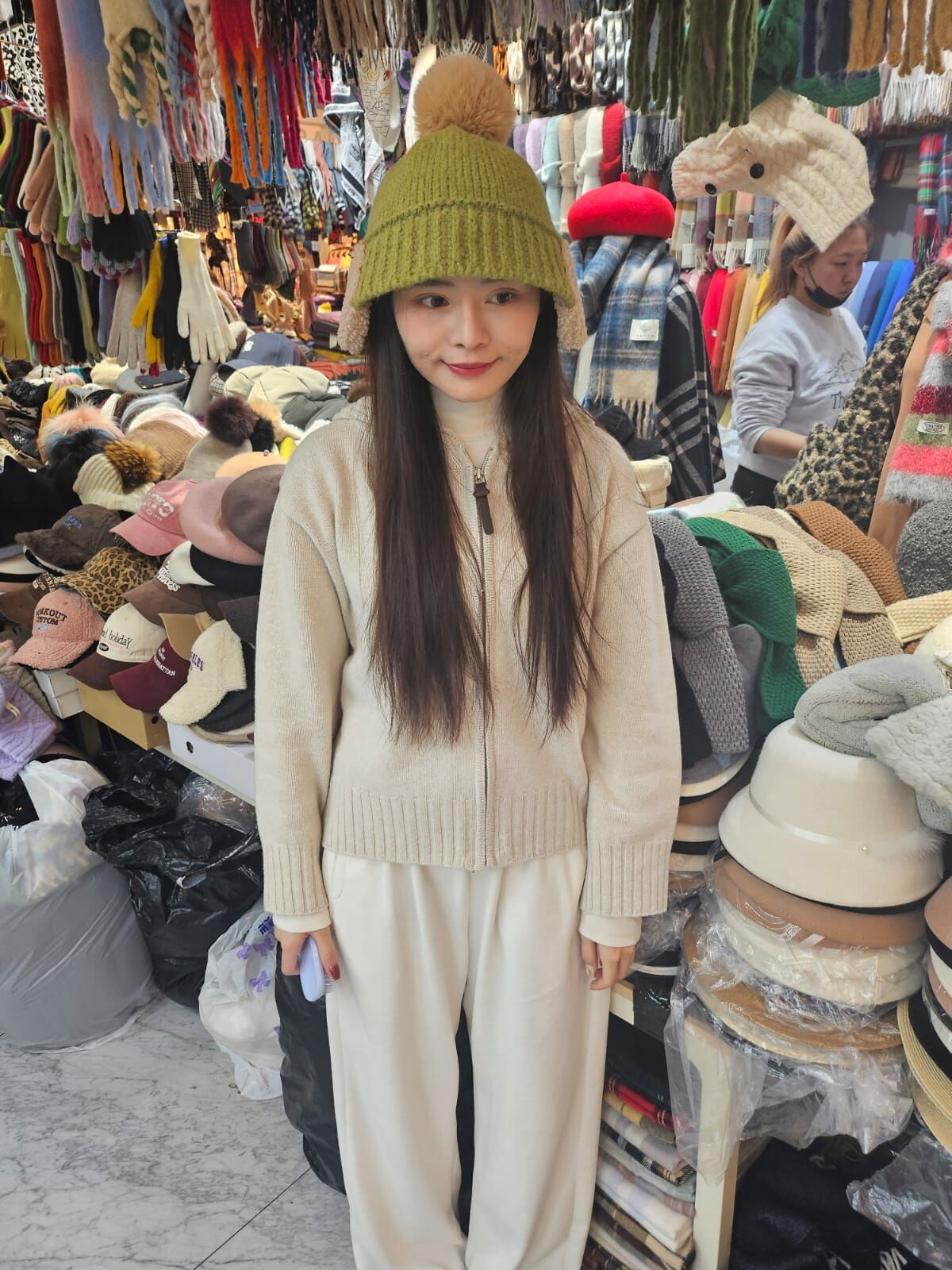 BN3288 毛毛球連耳罩漁夫帽