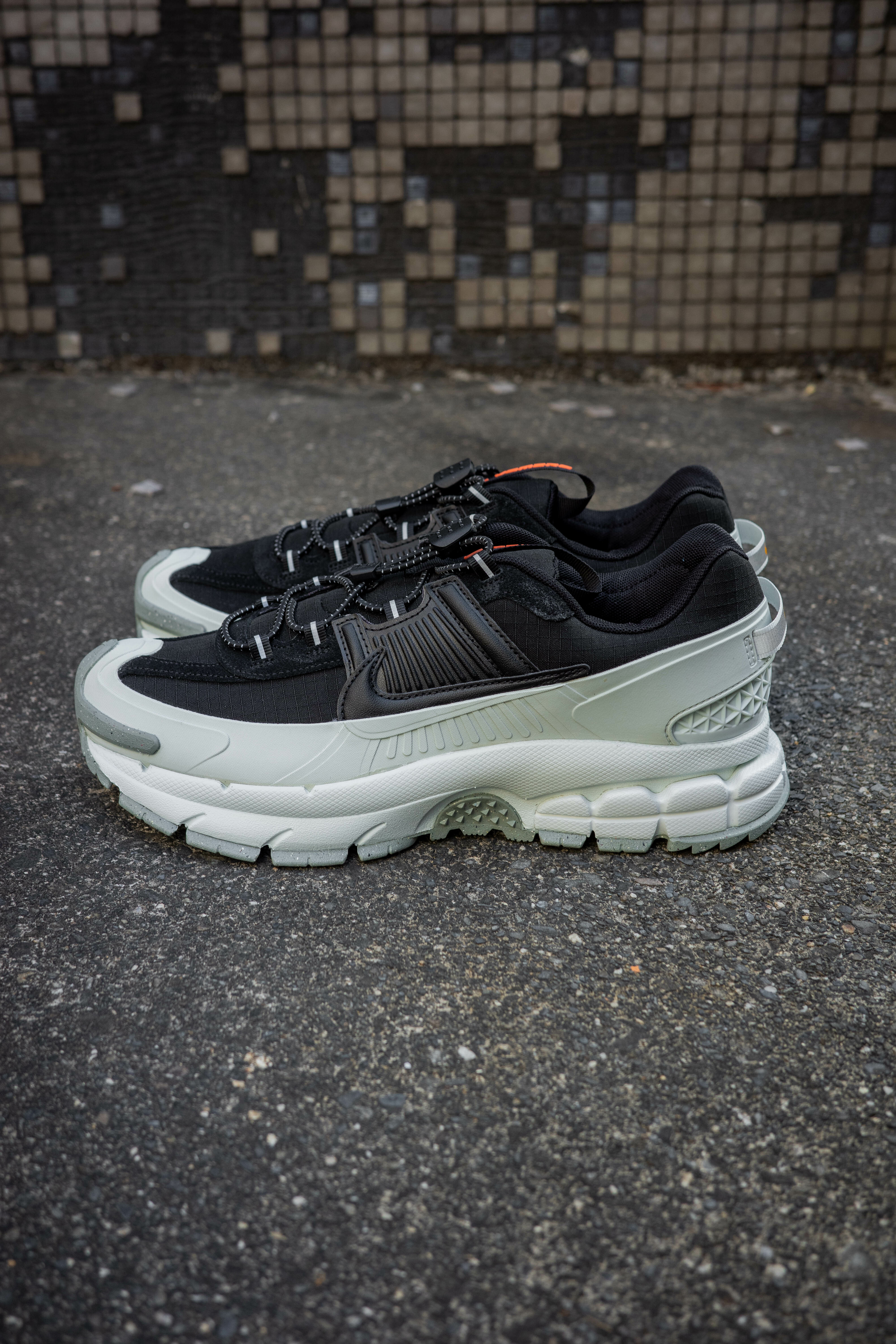 Nike zoom vomero roam 白黑 fv2295-001 增高 耐磨 異材質 拼接 栓扣式鞋帶 機甲