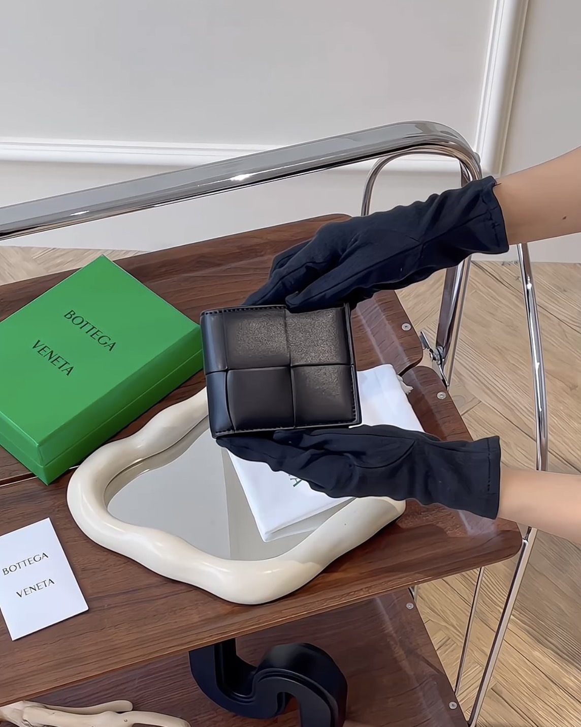 BV｜四格編織內六卡雙折短夾 黑色