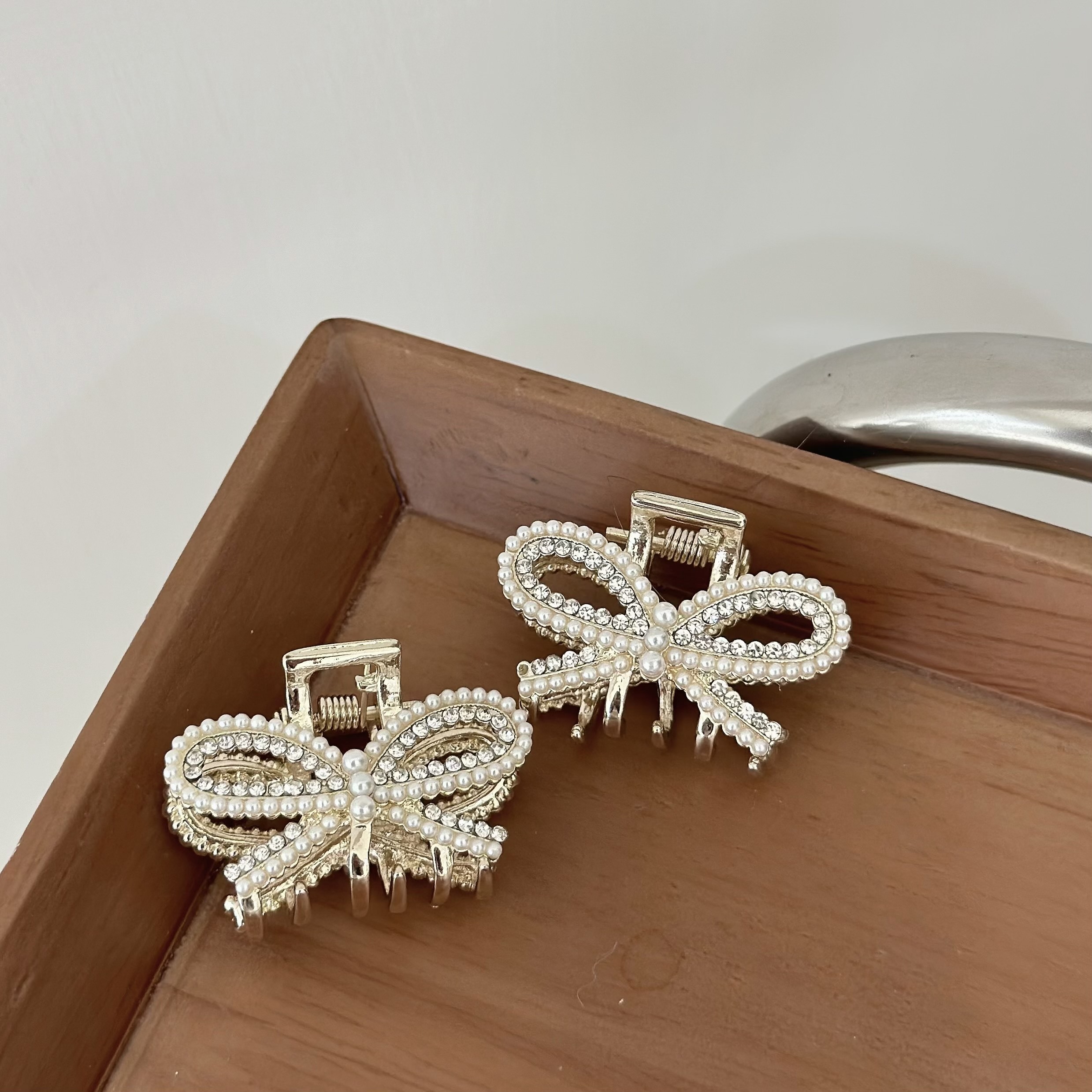 N111排鑽珍珠蝴蝶結半頭夾