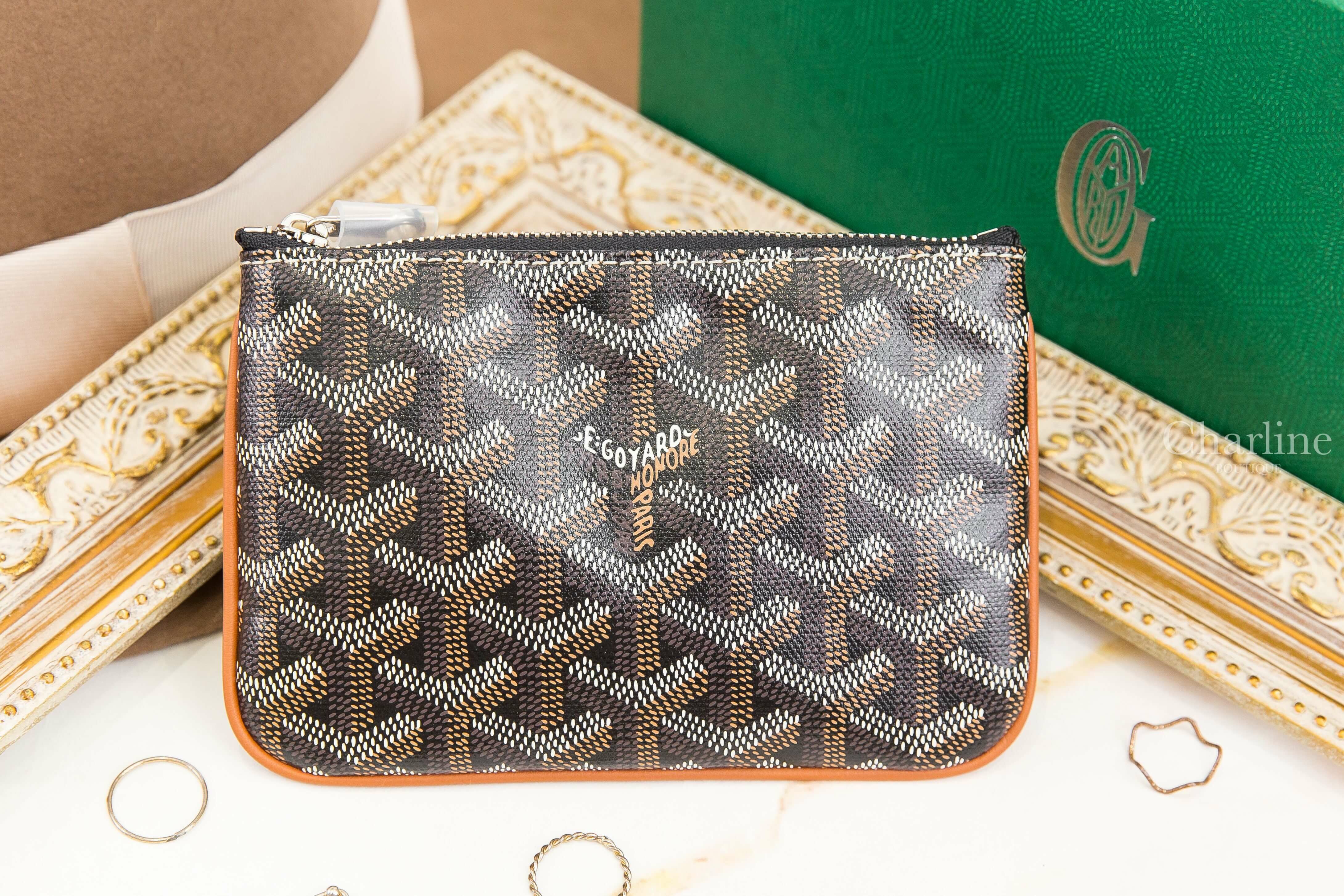 Goyard Sénat Mini Pouch 黑色拼咖啡色滾邊迷你小牛皮黃色內裡銀色拉鍊零錢包-Charline Boutique 精品代購