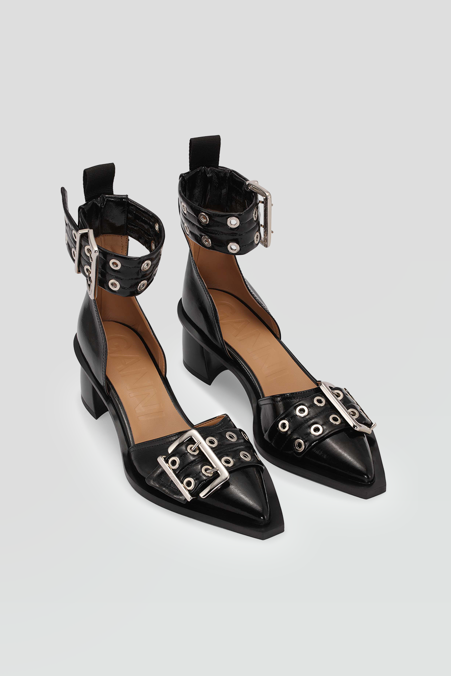 GANNI｜BUCKLE 尖頭粗帶扣踝帶跟鞋
