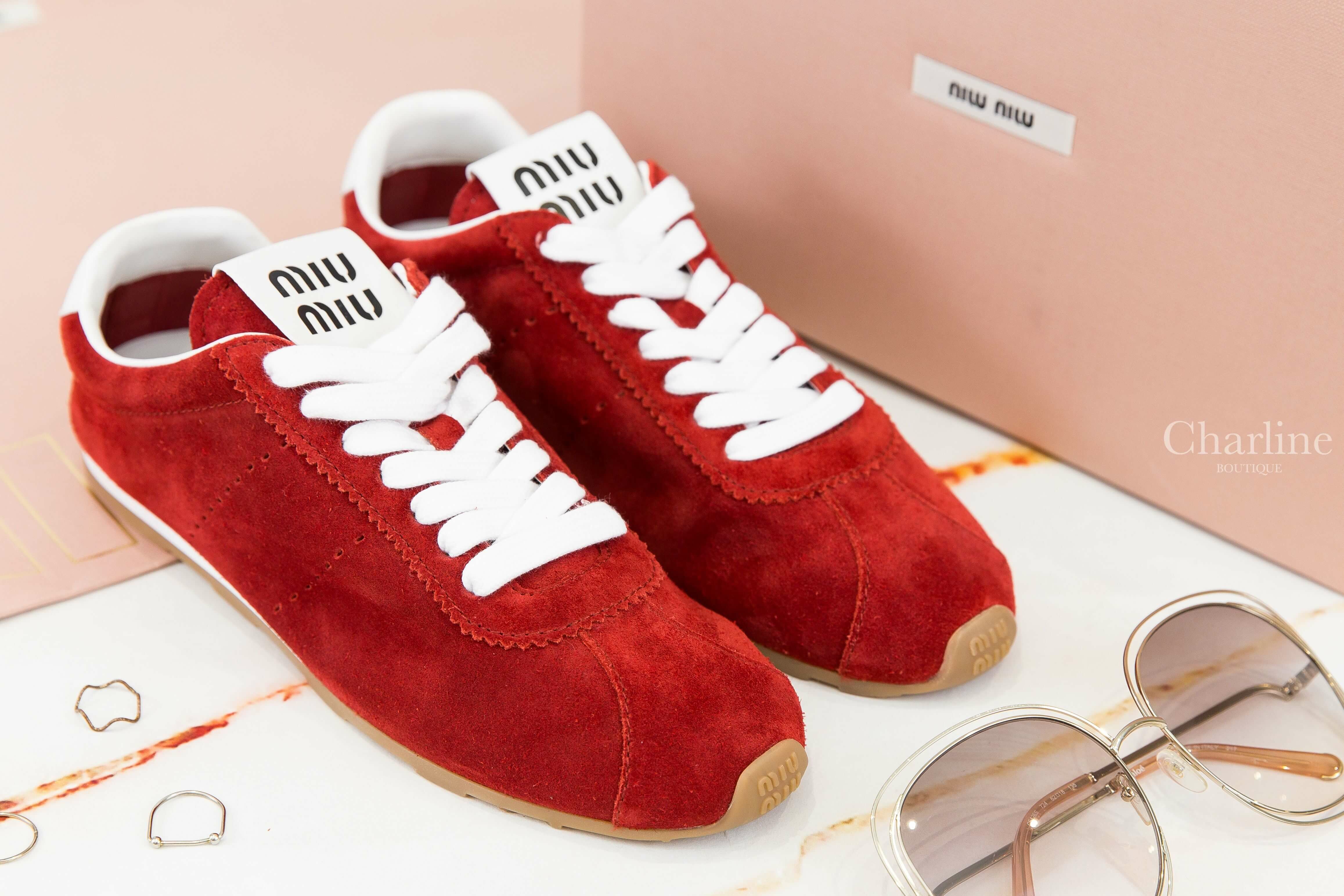 Miu Miu Plume Suede Sneakers 猩紅色麂皮棕白色皮革飾邊黑字運動鞋