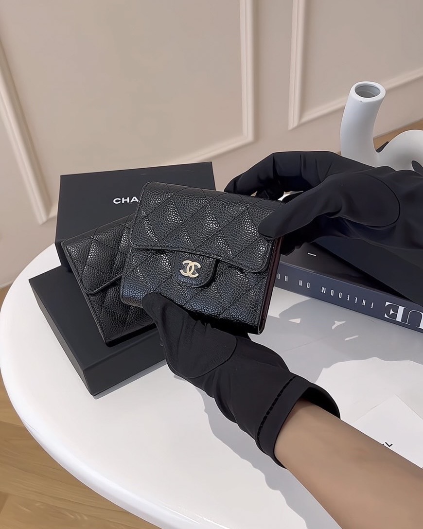 CHANEL｜經典CF 荔枝三折短夾 背拉鍊 黑金/黑銀