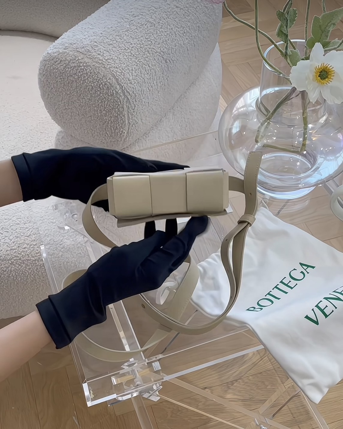 BV｜6格羊皮霧面迷你卡帶包 燕麥色