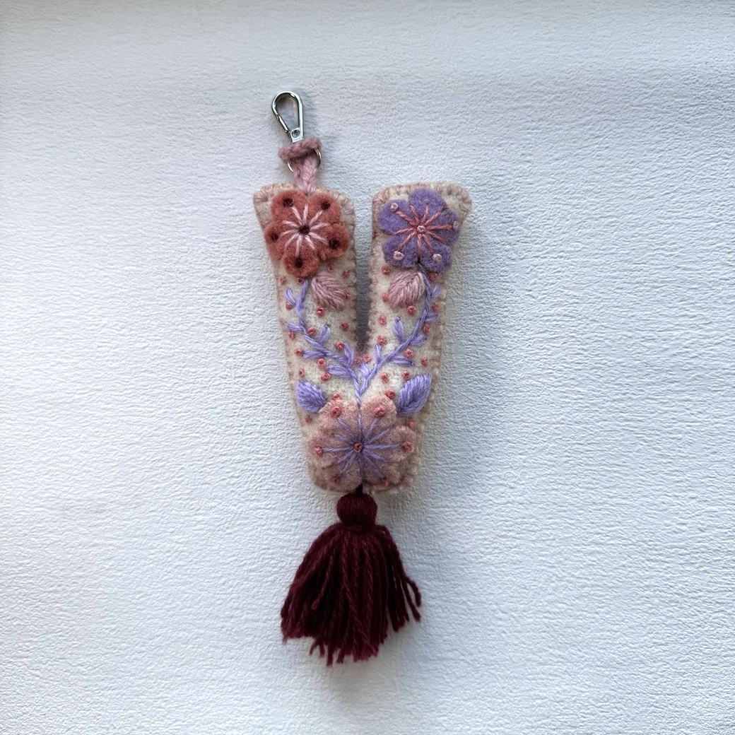 V | 字母吊飾 (流蘇款)