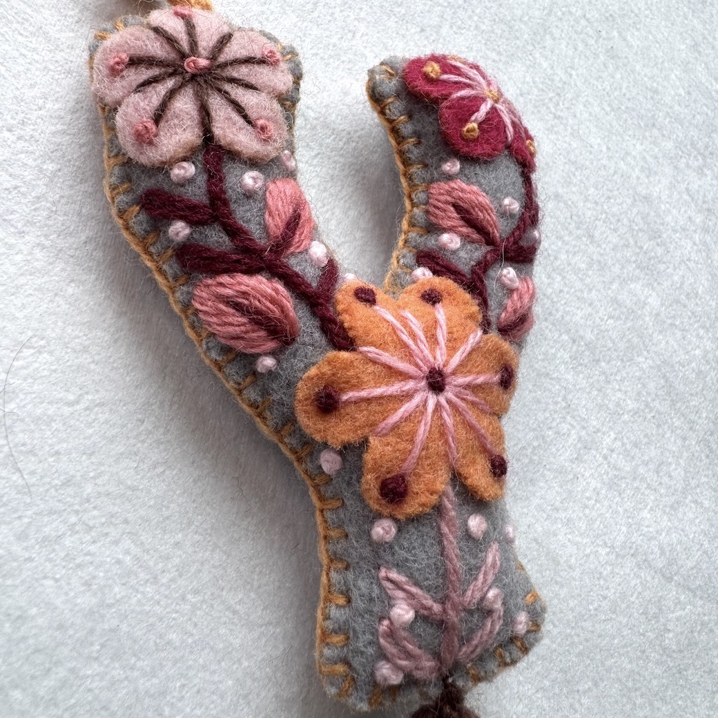 Y | 字母吊飾 (流蘇款)