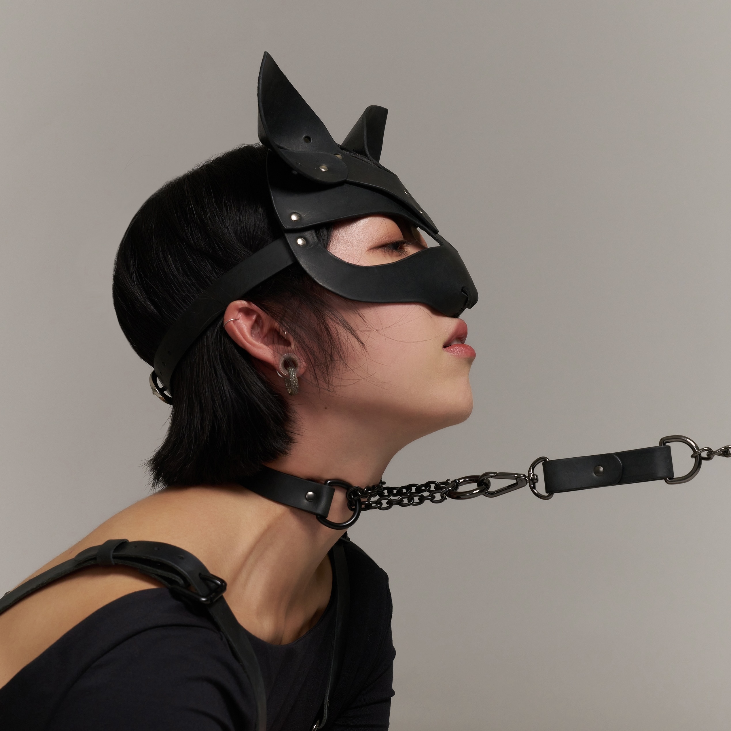 Set D：呼吸頸圈+全黑牽繩+全黑手銬