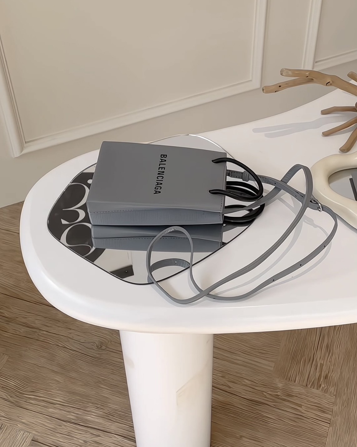 BALENCIAGA｜字母LOGO手機包 灰色