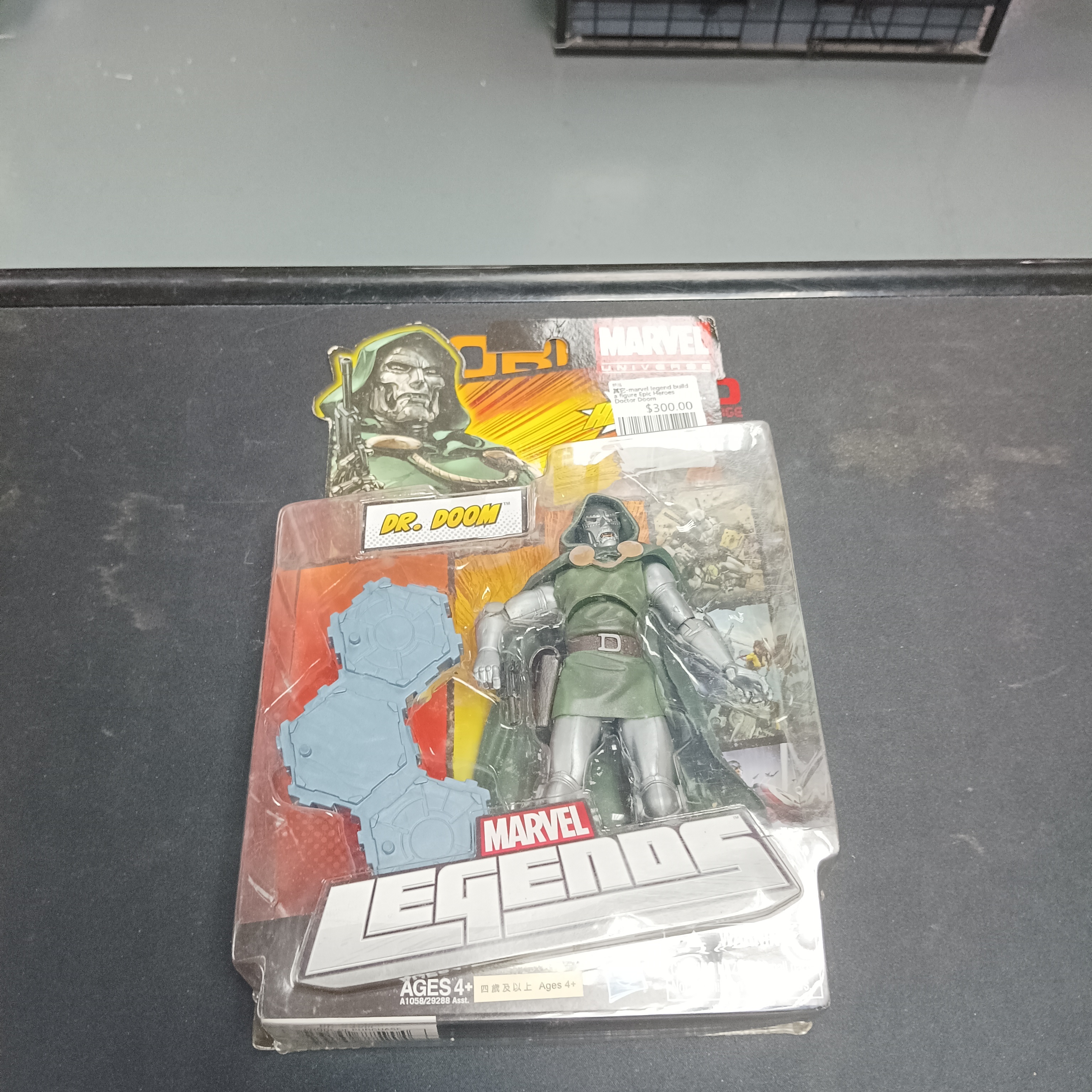 寄賣-其它-marvel legend build a figure Epic Heroes Doctor Doom