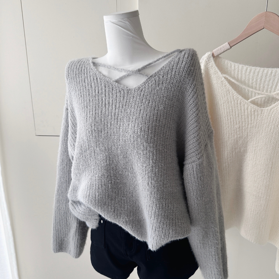 【白月光穿搭】DOMISS仿水貂毛V領毛衣 暖糯白月光! 露肩毛衣-3色 (現貨)