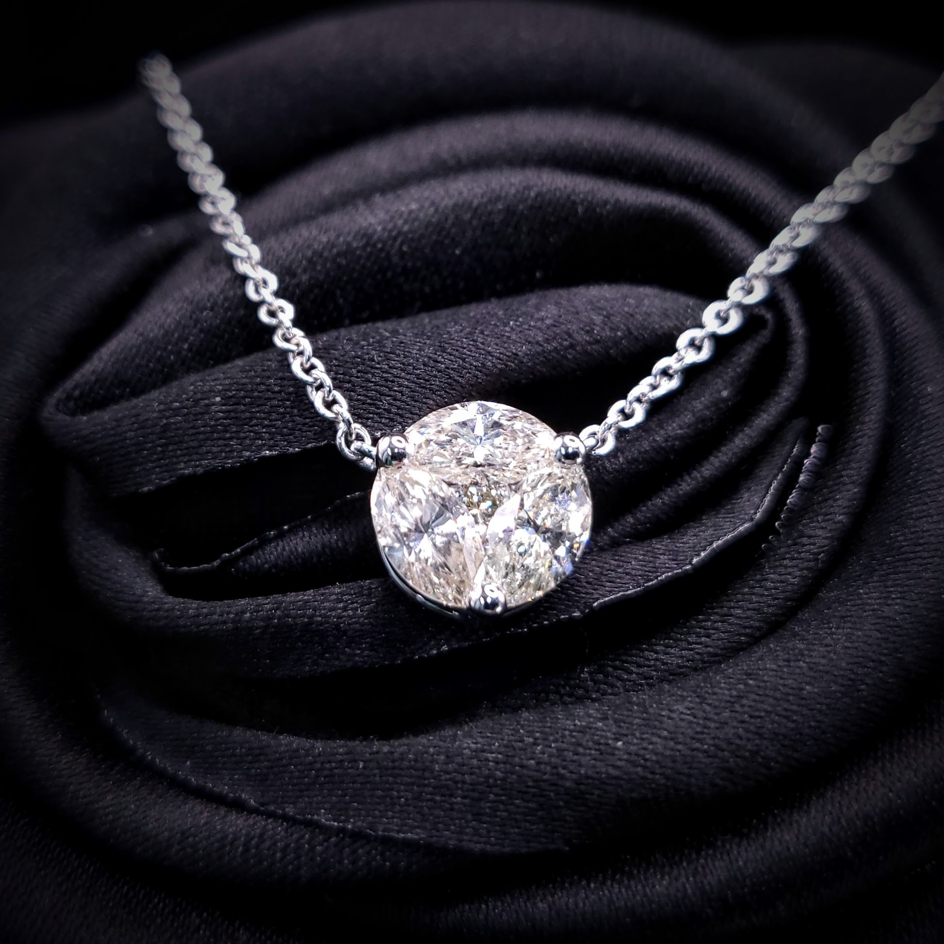 18K White Gold 1.03ct Diamond Necklace
