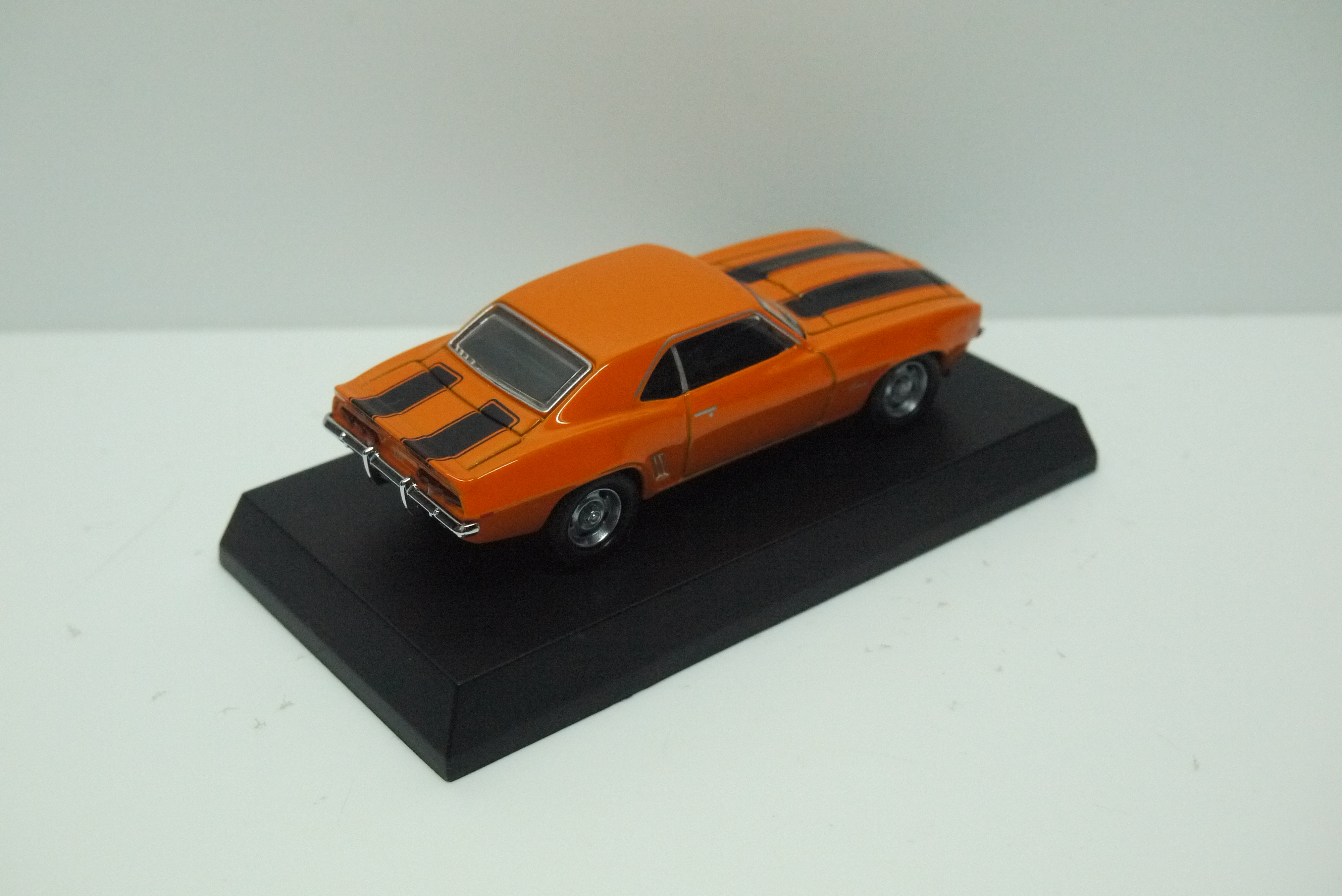 KYOSHO CHEVROLET CAMARO Z28 ORANGE  BLACK