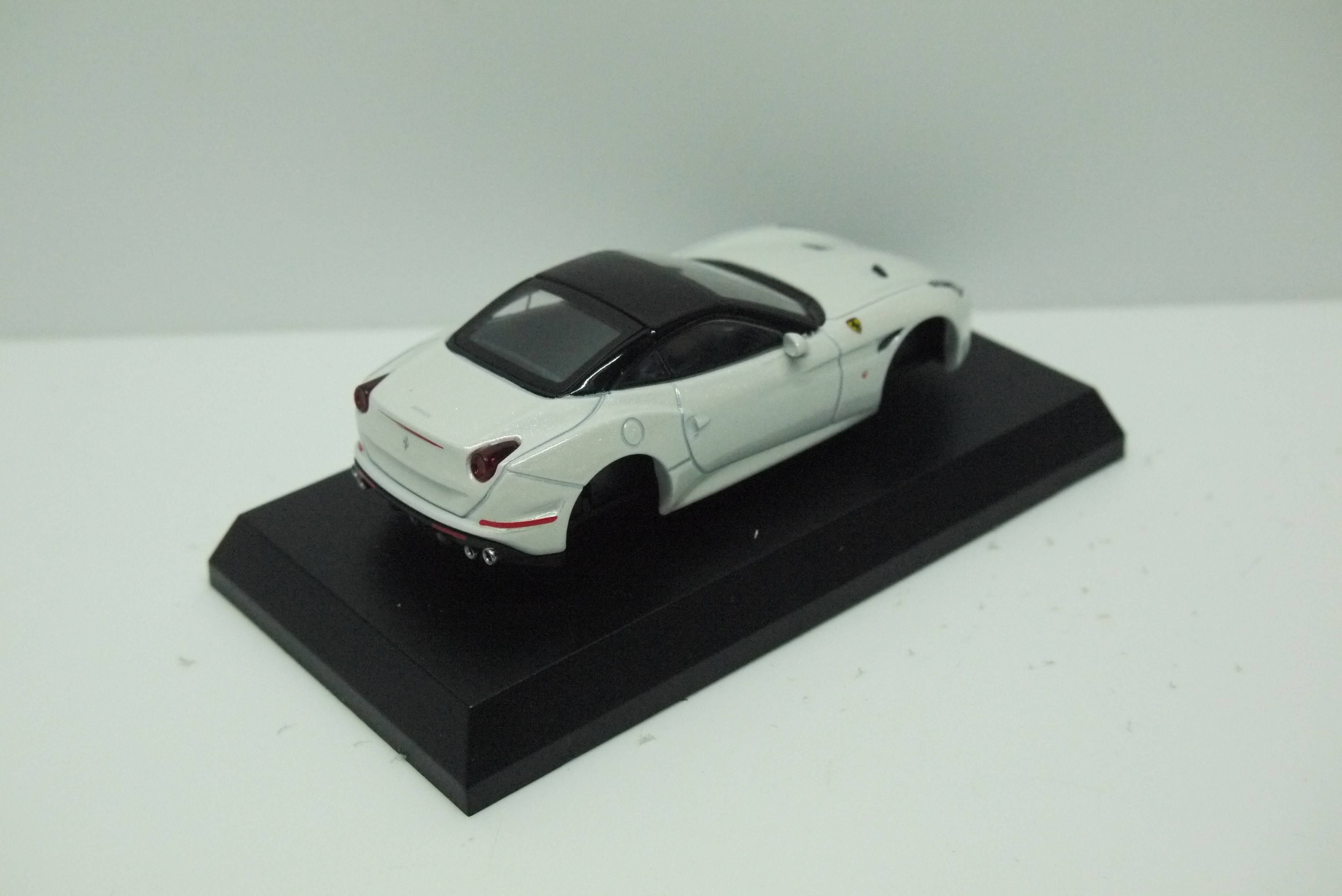 KYOSHO FERRARI CALIFORNIA T WHITE