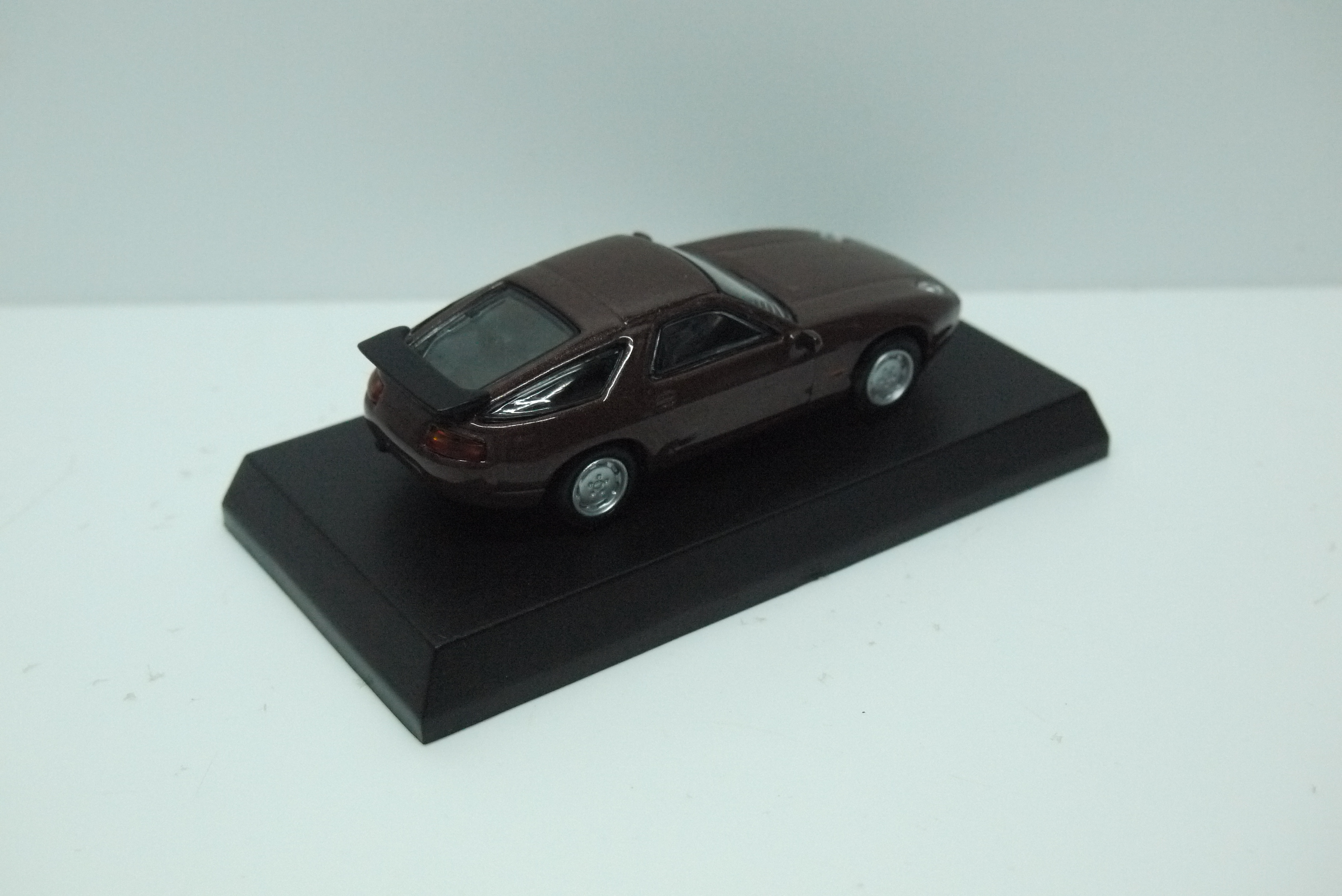 KYOSHO PORSCHE 928 S4 DEEP BROWN