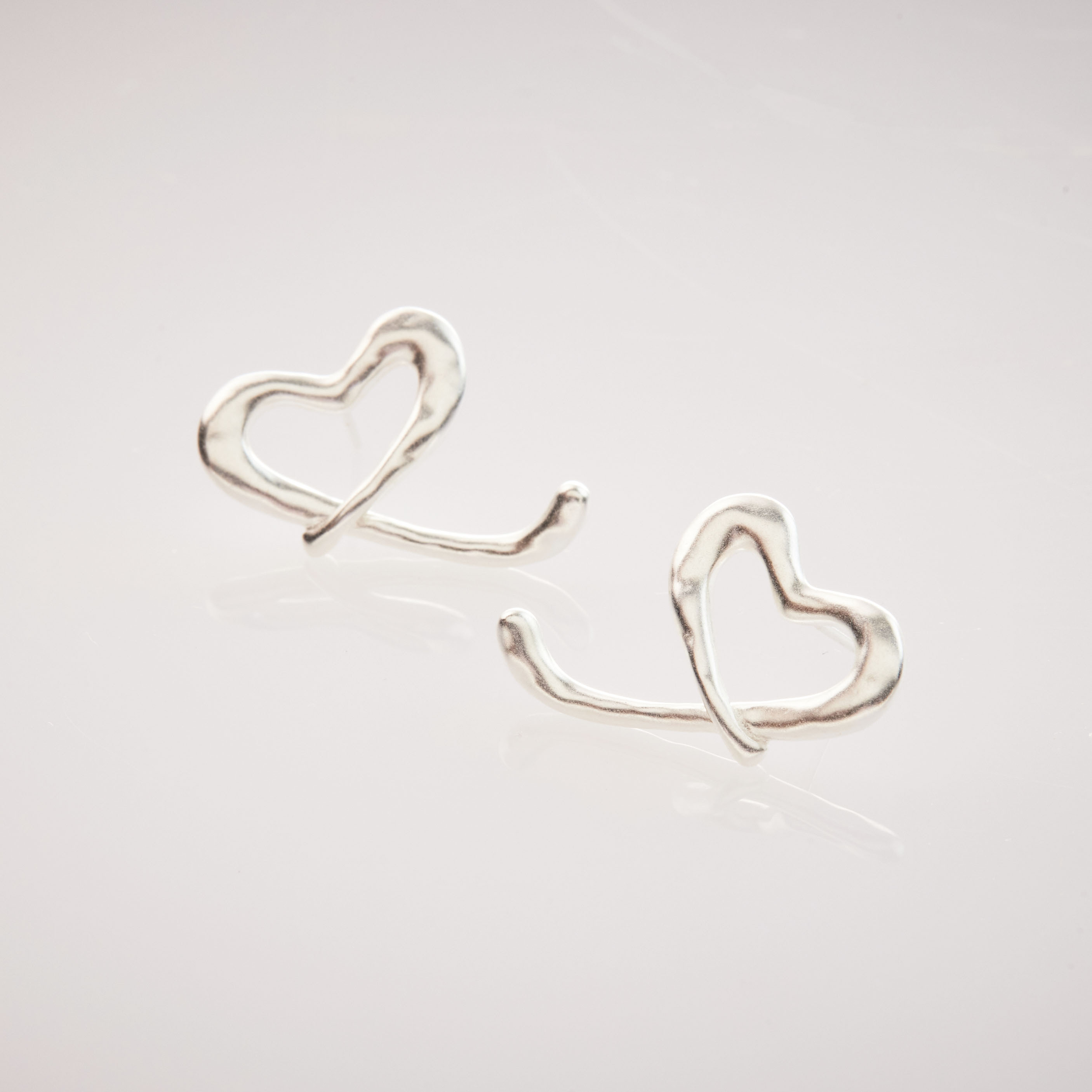E1690 | 純銀不規則愛心耳環