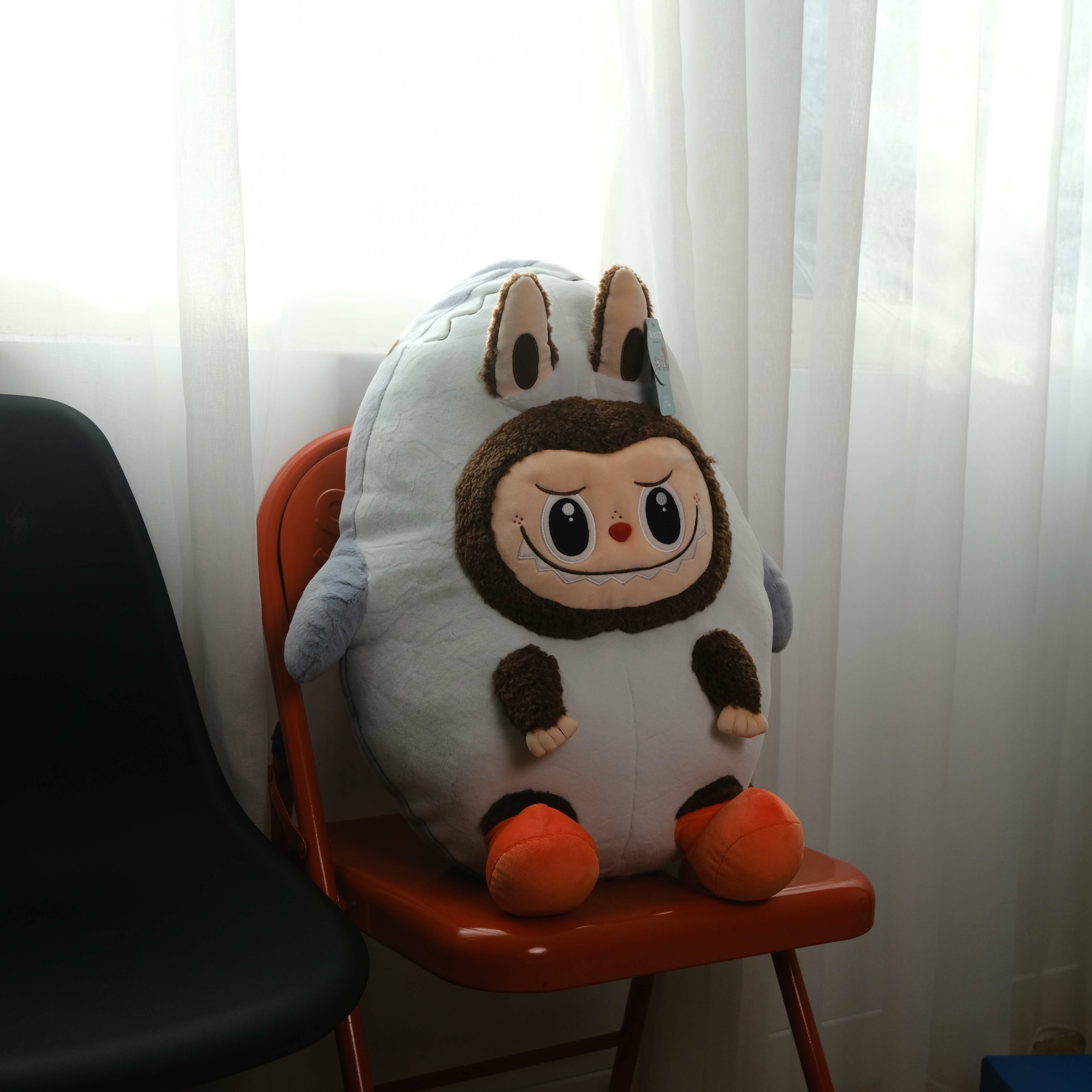 POP MART POP LAND THE MONSTER LABUBU 泡泡瑪特樂園限定 鯊魚抱枕 60CM