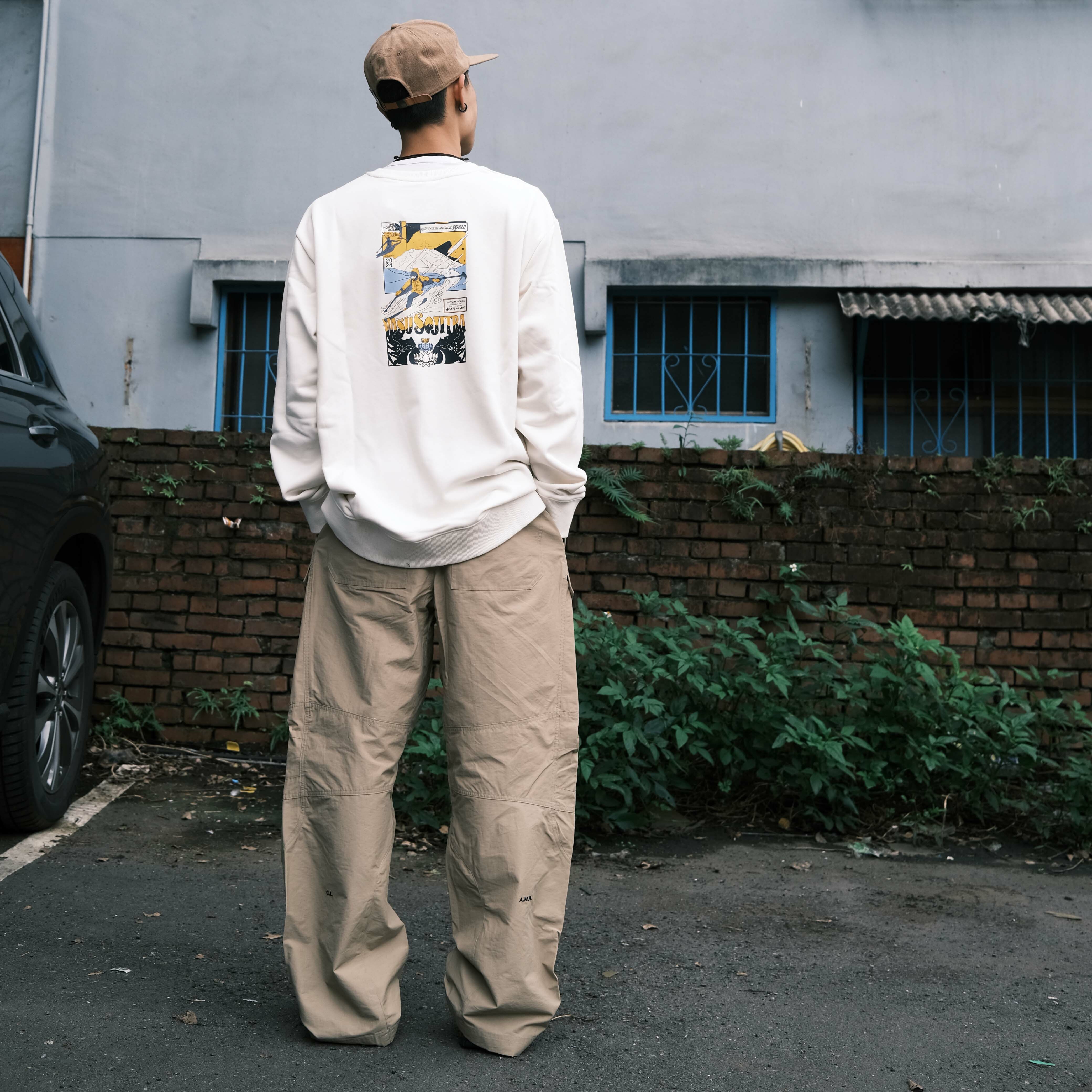 -(E13e010203)-THE NORTH FACE U SNOW DESCEND RLX CREW 滑雪圖案 長袖大學T 黑(JK3)/米白(QLI)-NF0A8ATH