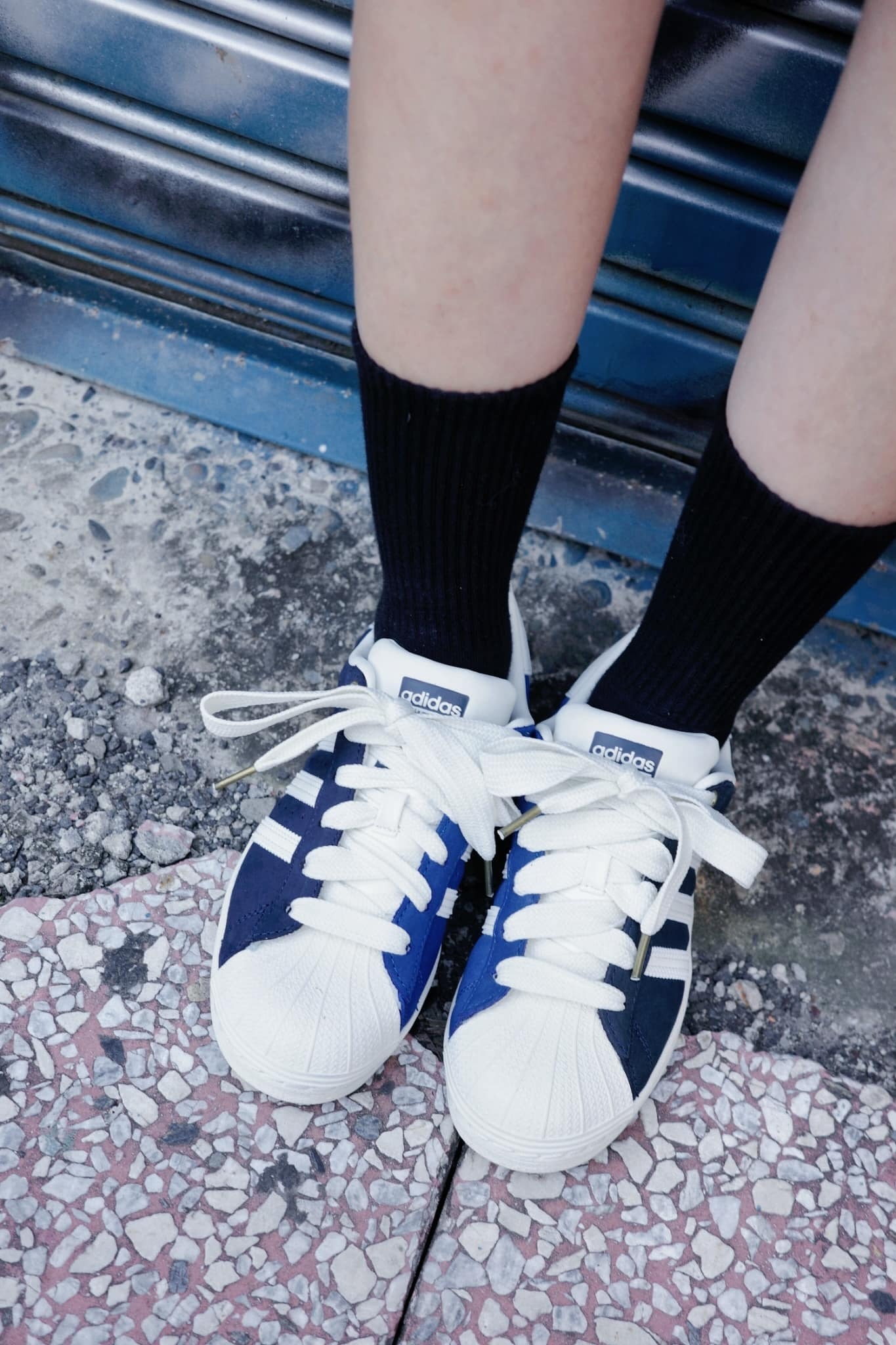 Adidas 陰陽鞋貝殼頭皮革Superstar藍女鞋休閒鞋(IF7673)